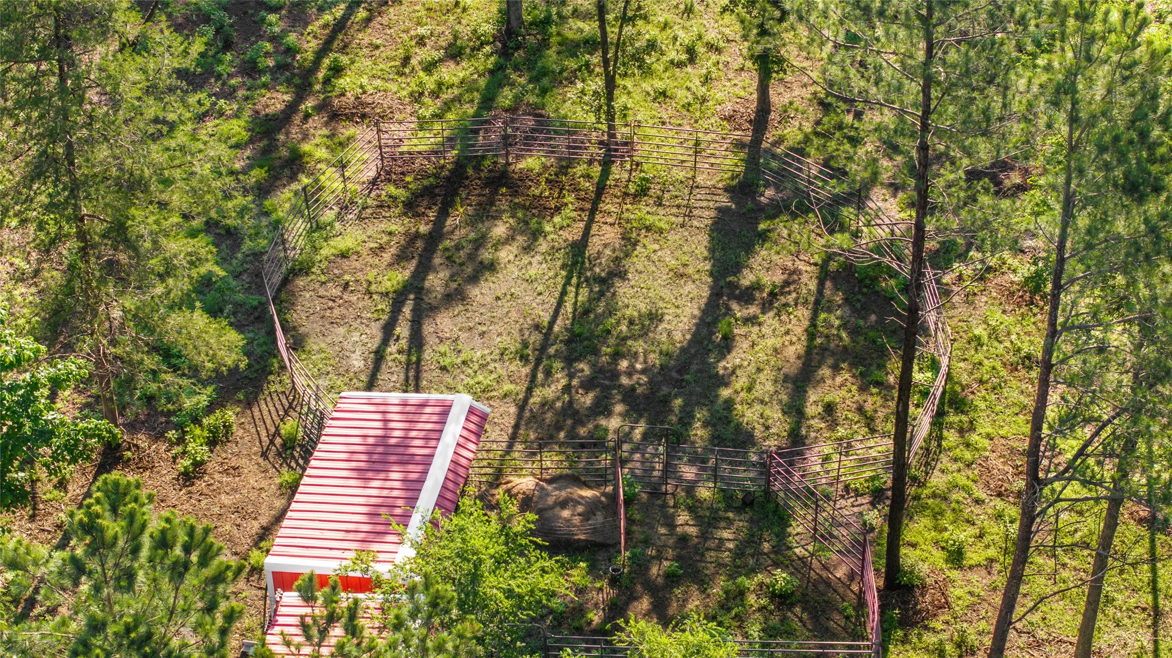 Farm For Sale in Anderson County , 231 An County Road 2105, Palestine, Texas 75801, 3 Bedroom, 3 Bathroom, 2 Garage spaces, 3,355 Sqft, built in 1994, mls#21261041, Real Estate Agent in Palestine, Homes For Sale in Anderson county, Homes For Sale in Palestine, Realtor in Palestine Texas, Real Estate Brokerage Independent Realty Texas, Luminita Cordes Realtor