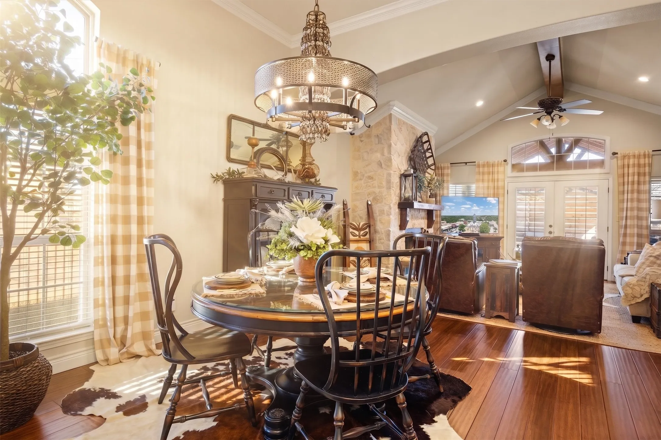 Townhouse For Sale in Hood County , 703 N Avalon Court, Granbury, Texas 76048, 3 Bedroom, 2 Bathroom, 2 Garage spaces, 1,974 Sqft, built in 2000, mls#21271570, Real Estate Agent in Granbury, Homes For Sale in Hood county, Homes For Sale in Granbury, Realtor in Granbury Texas, Real Estate Brokerage Independent Realty Texas, Luminita Cordes Realtor