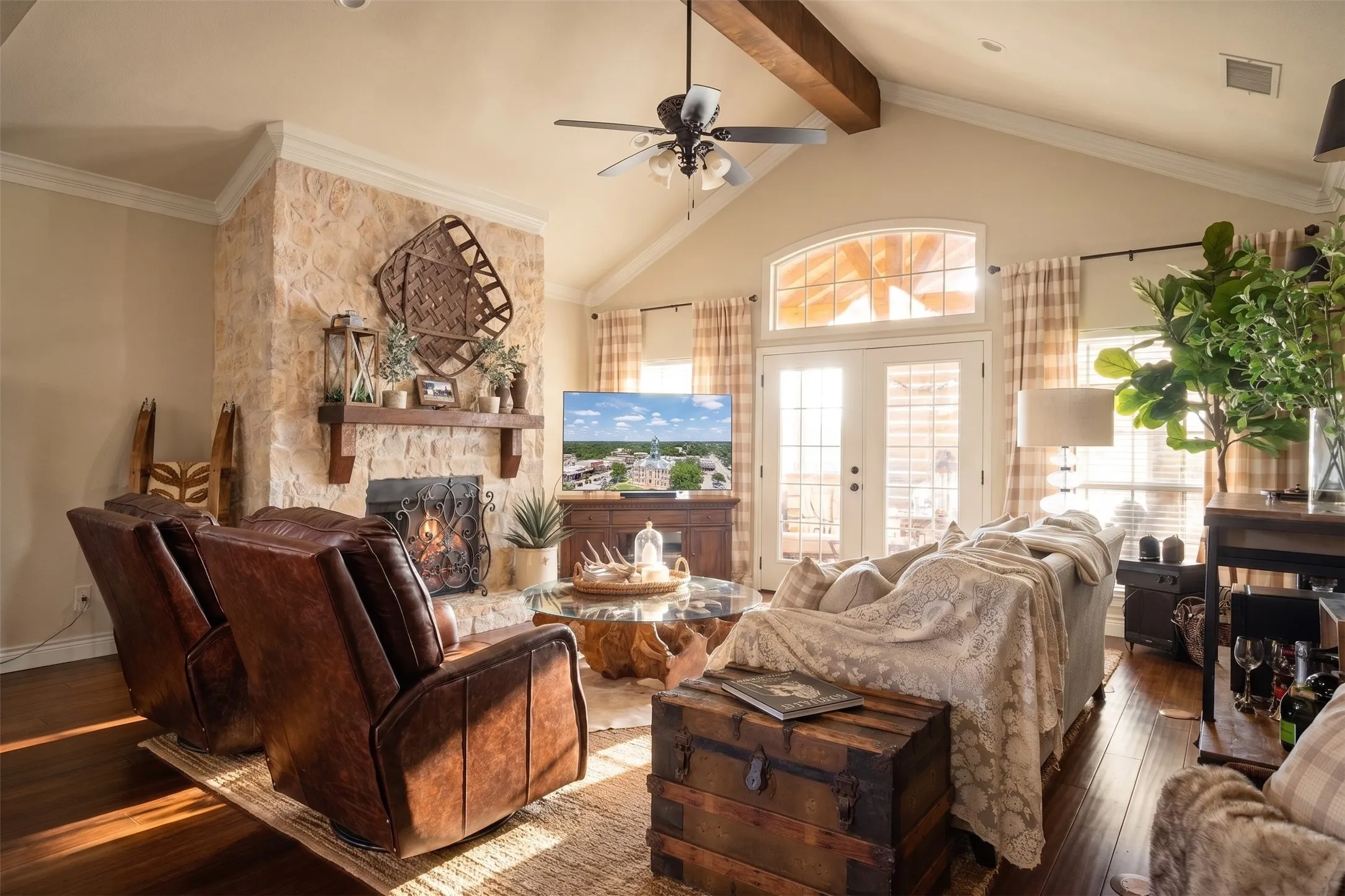 Townhouse For Sale in Hood County , 703 N Avalon Court, Granbury, Texas 76048, 3 Bedroom, 2 Bathroom, 2 Garage spaces, 1,974 Sqft, built in 2000, mls#21271570, Real Estate Agent in Granbury, Homes For Sale in Hood county, Homes For Sale in Granbury, Realtor in Granbury Texas, Real Estate Brokerage Independent Realty Texas, Luminita Cordes Realtor