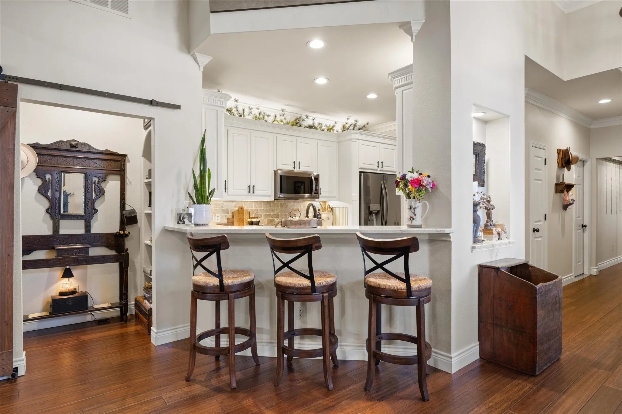 Townhouse For Sale in Hood County , 703 N Avalon Court, Granbury, Texas 76048, 3 Bedroom, 2 Bathroom, 2 Garage spaces, 1,974 Sqft, built in 2000, mls#21271570, Real Estate Agent in Granbury, Homes For Sale in Hood county, Homes For Sale in Granbury, Realtor in Granbury Texas, Real Estate Brokerage Independent Realty Texas, Luminita Cordes Realtor