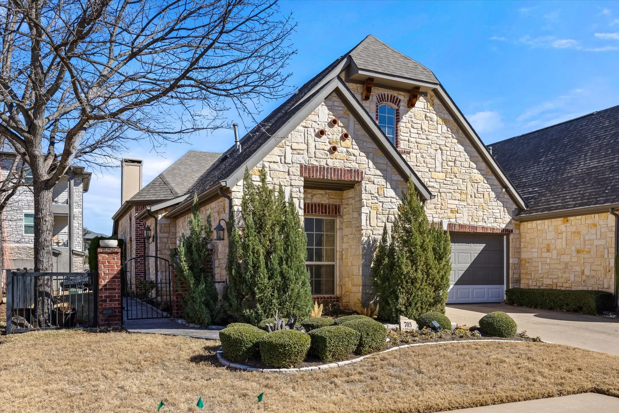 Townhouse For Sale in Hood County , 703 N Avalon Court, Granbury, Texas 76048, 3 Bedroom, 2 Bathroom, 2 Garage spaces, 1,974 Sqft, built in 2000, mls#21271570, Real Estate Agent in Granbury, Homes For Sale in Hood county, Homes For Sale in Granbury, Realtor in Granbury Texas, Real Estate Brokerage Independent Realty Texas, Luminita Cordes Realtor