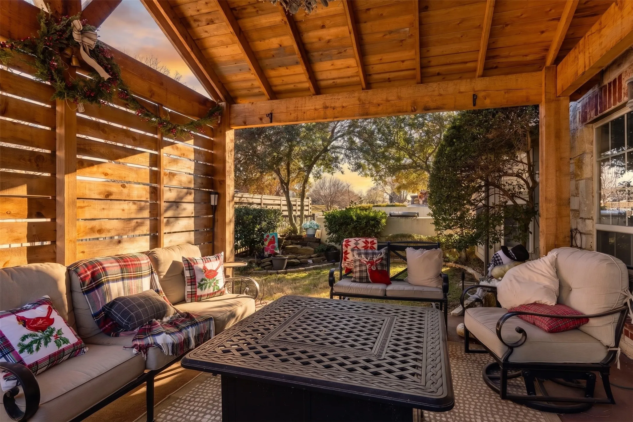 Townhouse For Sale in Hood County , 703 N Avalon Court, Granbury, Texas 76048, 3 Bedroom, 2 Bathroom, 2 Garage spaces, 1,974 Sqft, built in 2000, mls#21271570, Real Estate Agent in Granbury, Homes For Sale in Hood county, Homes For Sale in Granbury, Realtor in Granbury Texas, Real Estate Brokerage Independent Realty Texas, Luminita Cordes Realtor