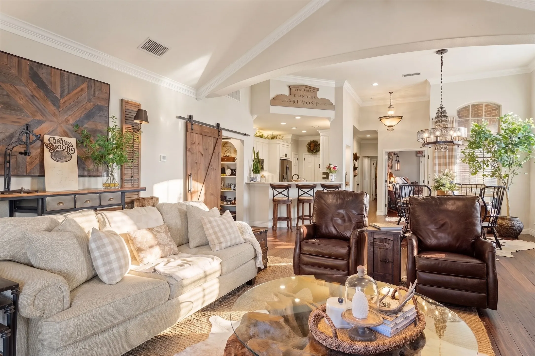 Townhouse For Sale in Hood County , 703 N Avalon Court, Granbury, Texas 76048, 3 Bedroom, 2 Bathroom, 2 Garage spaces, 1,974 Sqft, built in 2000, mls#21271570, Real Estate Agent in Granbury, Homes For Sale in Hood county, Homes For Sale in Granbury, Realtor in Granbury Texas, Real Estate Brokerage Independent Realty Texas, Luminita Cordes Realtor