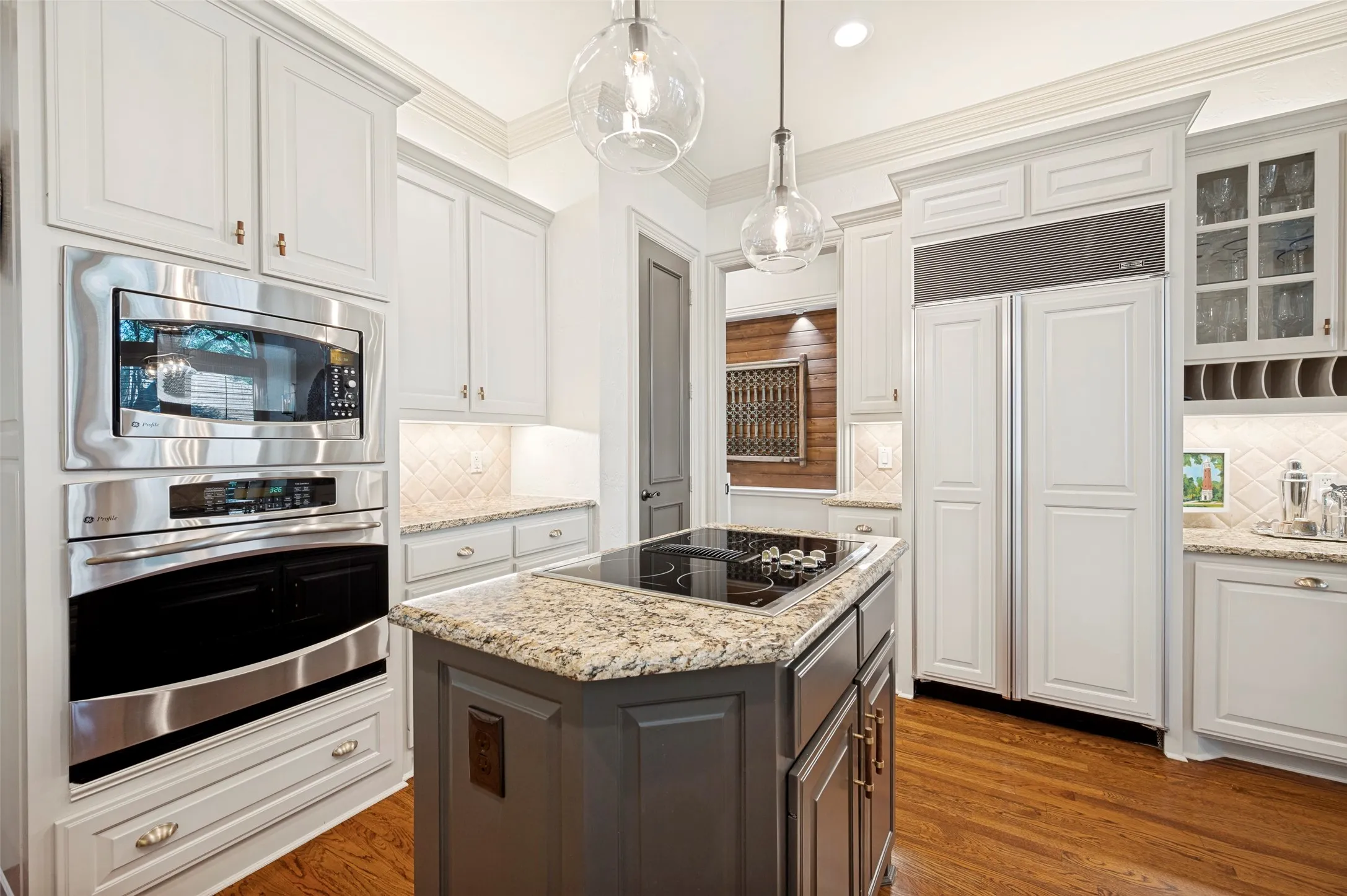 Single Family Residence For Sale in Denton County , 3101 Hampshire Court, Frisco, Texas 75034, 4 Bedroom, 3 Bathroom, 2 Garage spaces, 3,002 Sqft, built in 1993, mls#21269115, Real Estate Agent in Frisco, Homes For Sale in Denton county, Homes For Sale in Frisco, Realtor in Frisco Texas, Real Estate Brokerage Independent Realty Texas, Luminita Cordes Realtor