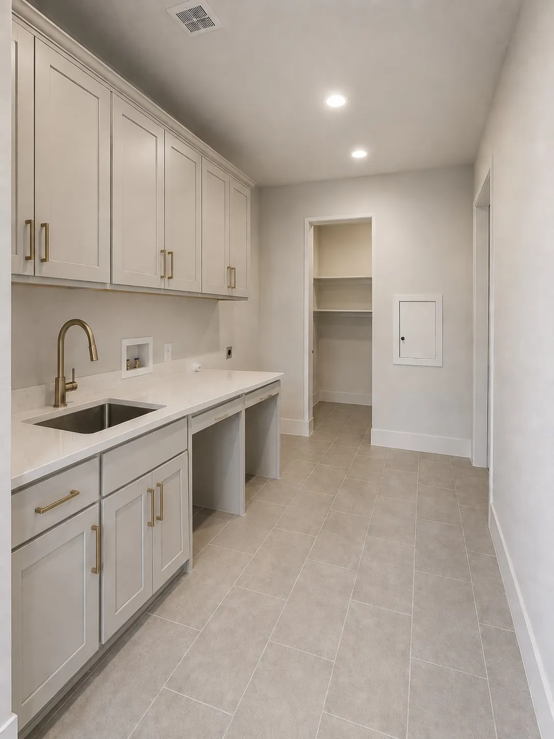 Images shown are for illustrative purposes & do not accurately depict features, finishes, or layout. Variations in design materials & specifications may occur.