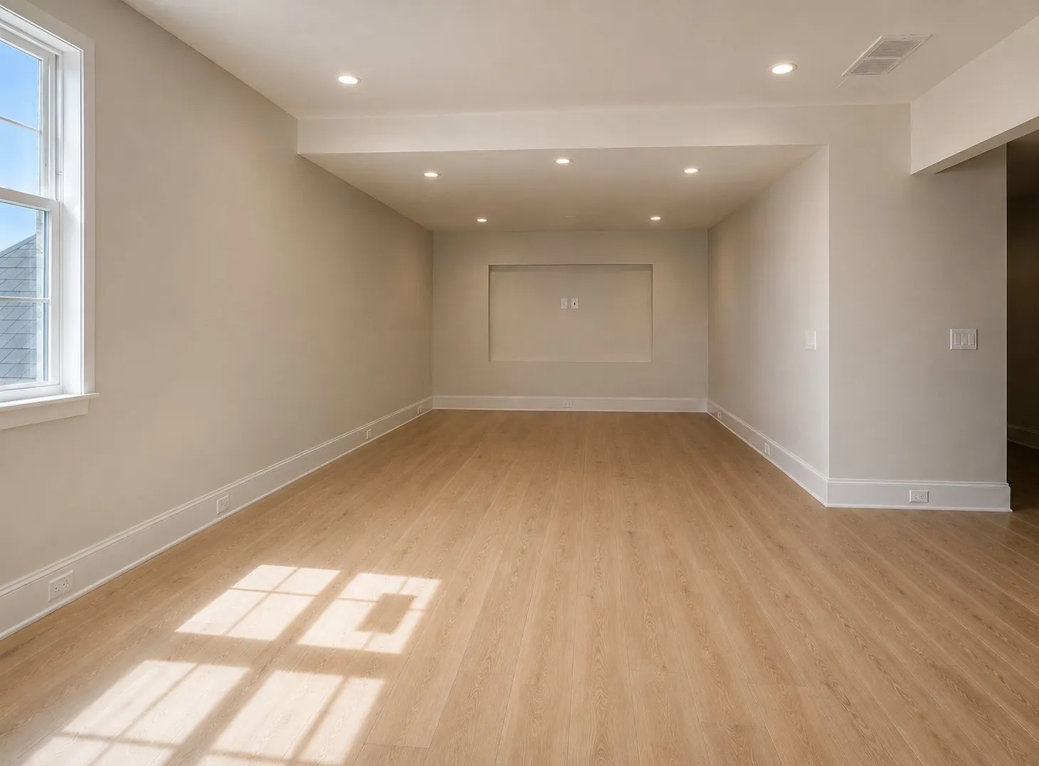Images shown are for illustrative purposes & do not accurately depict features, finishes, or layout. Variations in design materials & specifications may occur.