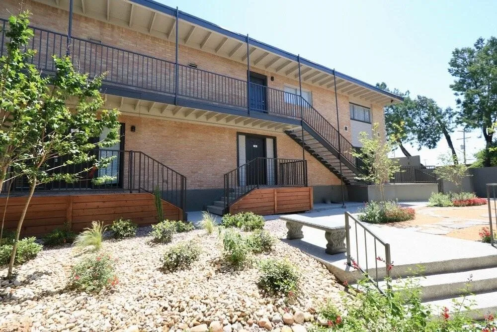 Apartment For Rent in Tarrant County , 3870 Tulsa Way 23, Fort Worth, Texas 76107, 2 Bedroom, 1 Bathroom, Garage spaces, 1,000 Sqft, built in 1962, mls#21269198, Real Estate Agent in Fort Worth, Homes For Rent in Tarrant county, Homes For Rent in Fort Worth, Realtor in Fort Worth Texas, Real Estate Brokerage Independent Realty Texas, Luminita Cordes Realtor