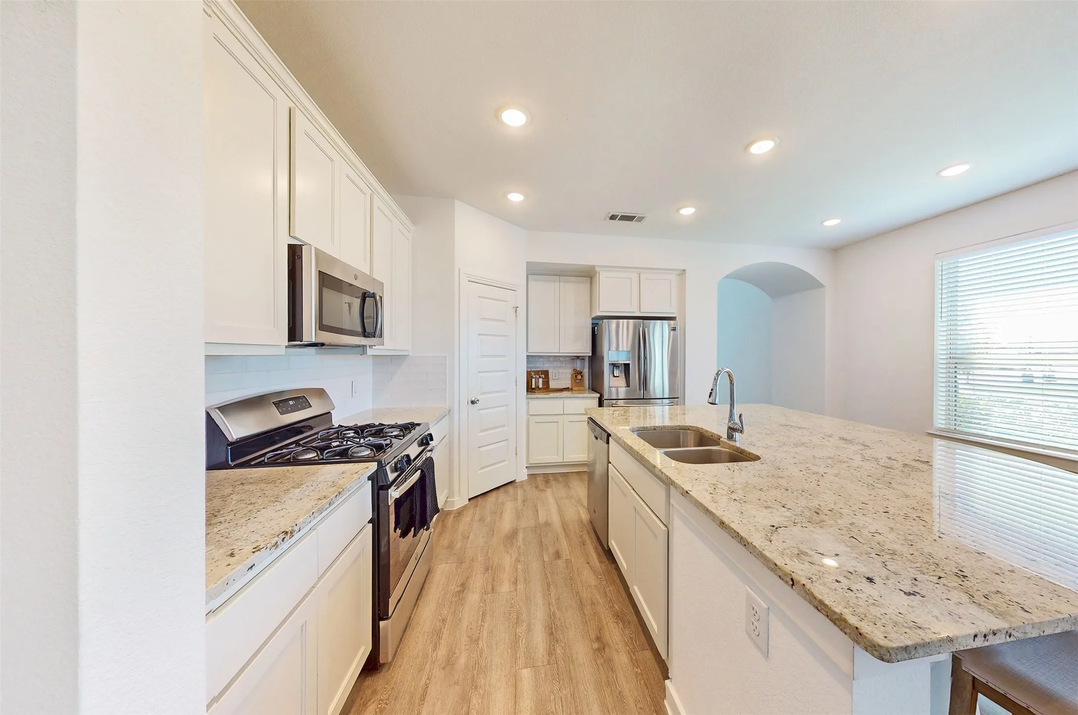 Single Family Residence For Sale in Kaufman County , 2424 San Marcos Drive, Forney, Texas 75126, 4 Bedroom, 3 Bathroom, 2 Garage spaces, 2,250 Sqft, built in 2019, mls#21271605, Real Estate Agent in Forney, Homes For Sale in Kaufman county, Homes For Sale in Forney, Realtor in Forney Texas, Real Estate Brokerage Independent Realty Texas, Luminita Cordes Realtor