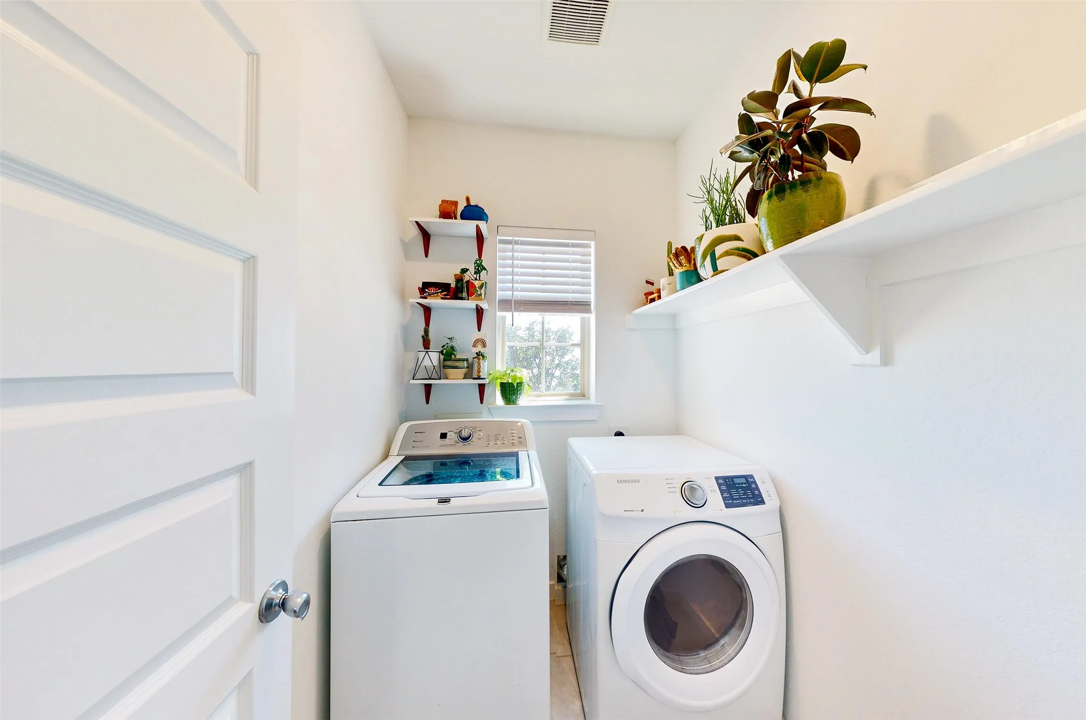 Single Family Residence For Sale in Kaufman County , 2424 San Marcos Drive, Forney, Texas 75126, 4 Bedroom, 3 Bathroom, 2 Garage spaces, 2,250 Sqft, built in 2019, mls#21271605, Real Estate Agent in Forney, Homes For Sale in Kaufman county, Homes For Sale in Forney, Realtor in Forney Texas, Real Estate Brokerage Independent Realty Texas, Luminita Cordes Realtor