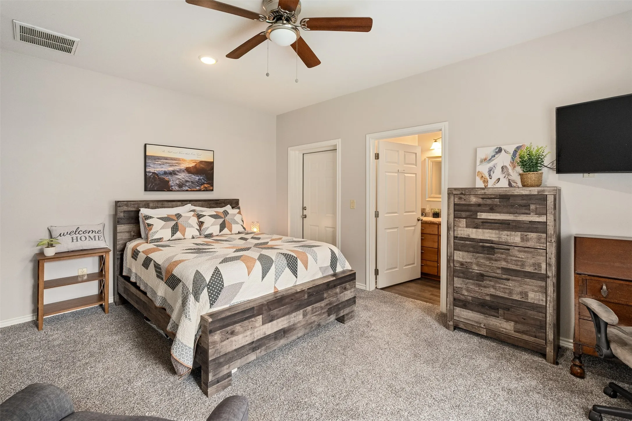 Single Family Residence For Sale in Henderson County , 49 Westview Circle, Star Harbor, Texas 75148, 3 Bedroom, 2 Bathroom, 2 Garage spaces, 1,524 Sqft, built in 2016, mls#21267717, Real Estate Agent in Star Harbor, Homes For Sale in Henderson county, Homes For Sale in Star Harbor, Realtor in Star Harbor Texas, Real Estate Brokerage Independent Realty Texas, Luminita Cordes Realtor