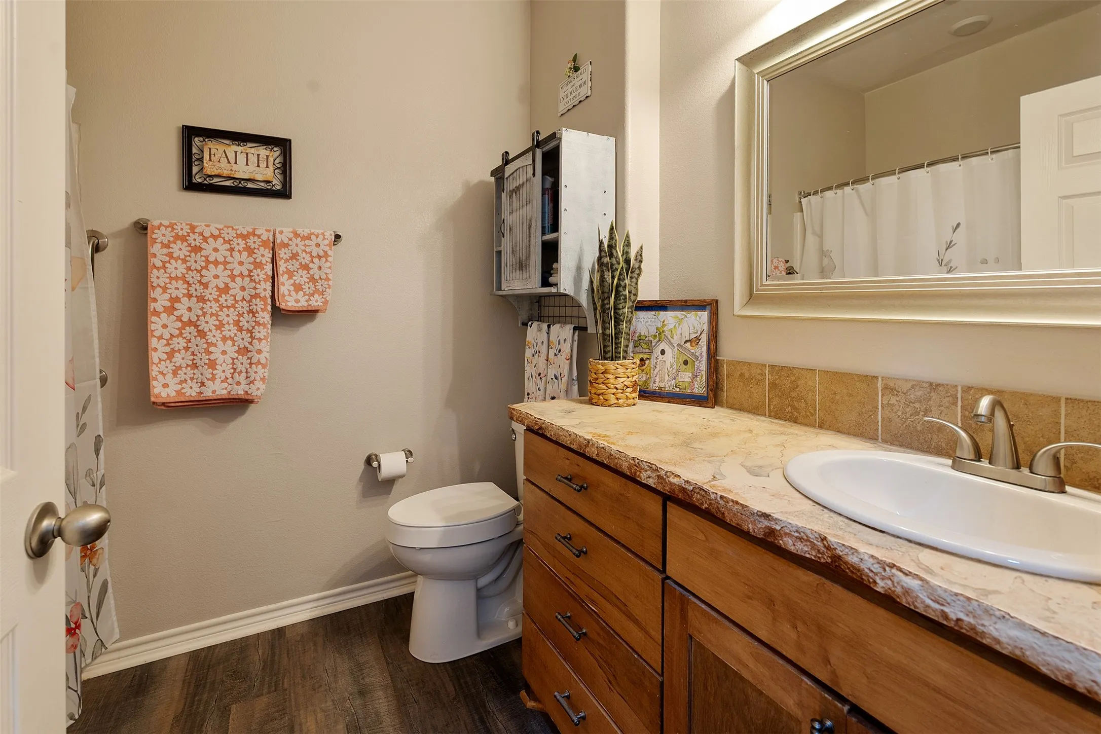 Single Family Residence For Sale in Henderson County , 49 Westview Circle, Star Harbor, Texas 75148, 3 Bedroom, 2 Bathroom, 2 Garage spaces, 1,524 Sqft, built in 2016, mls#21267717, Real Estate Agent in Star Harbor, Homes For Sale in Henderson county, Homes For Sale in Star Harbor, Realtor in Star Harbor Texas, Real Estate Brokerage Independent Realty Texas, Luminita Cordes Realtor