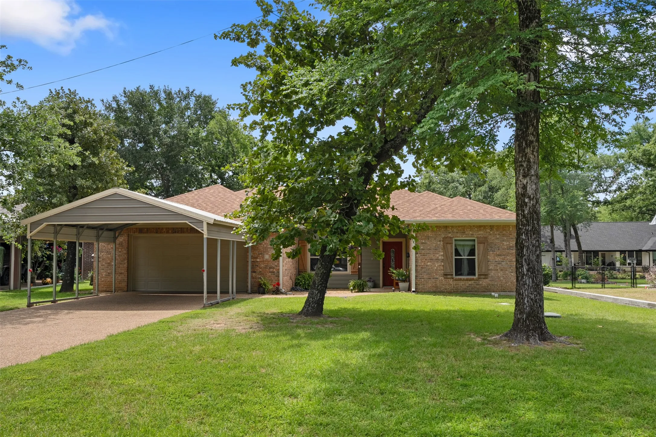 Single Family Residence For Sale in Henderson County , 49 Westview Circle, Star Harbor, Texas 75148, 3 Bedroom, 2 Bathroom, 2 Garage spaces, 1,524 Sqft, built in 2016, mls#21267717, Real Estate Agent in Star Harbor, Homes For Sale in Henderson county, Homes For Sale in Star Harbor, Realtor in Star Harbor Texas, Real Estate Brokerage Independent Realty Texas, Luminita Cordes Realtor