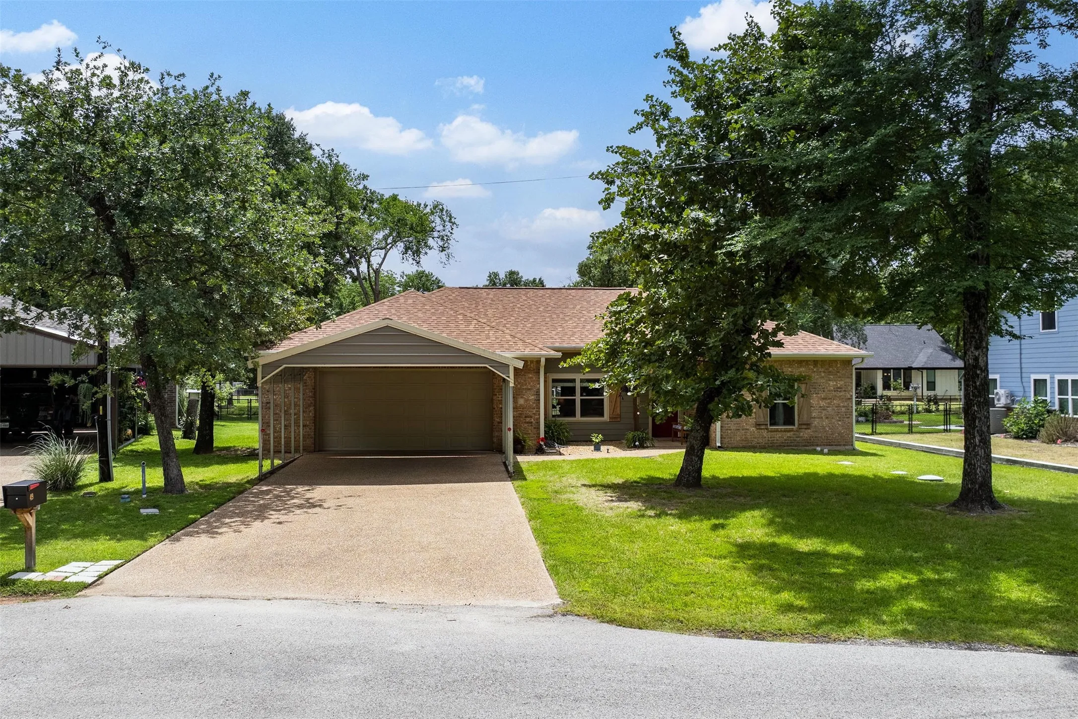Single Family Residence For Sale in Henderson County , 49 Westview Circle, Star Harbor, Texas 75148, 3 Bedroom, 2 Bathroom, 2 Garage spaces, 1,524 Sqft, built in 2016, mls#21267717, Real Estate Agent in Star Harbor, Homes For Sale in Henderson county, Homes For Sale in Star Harbor, Realtor in Star Harbor Texas, Real Estate Brokerage Independent Realty Texas, Luminita Cordes Realtor
