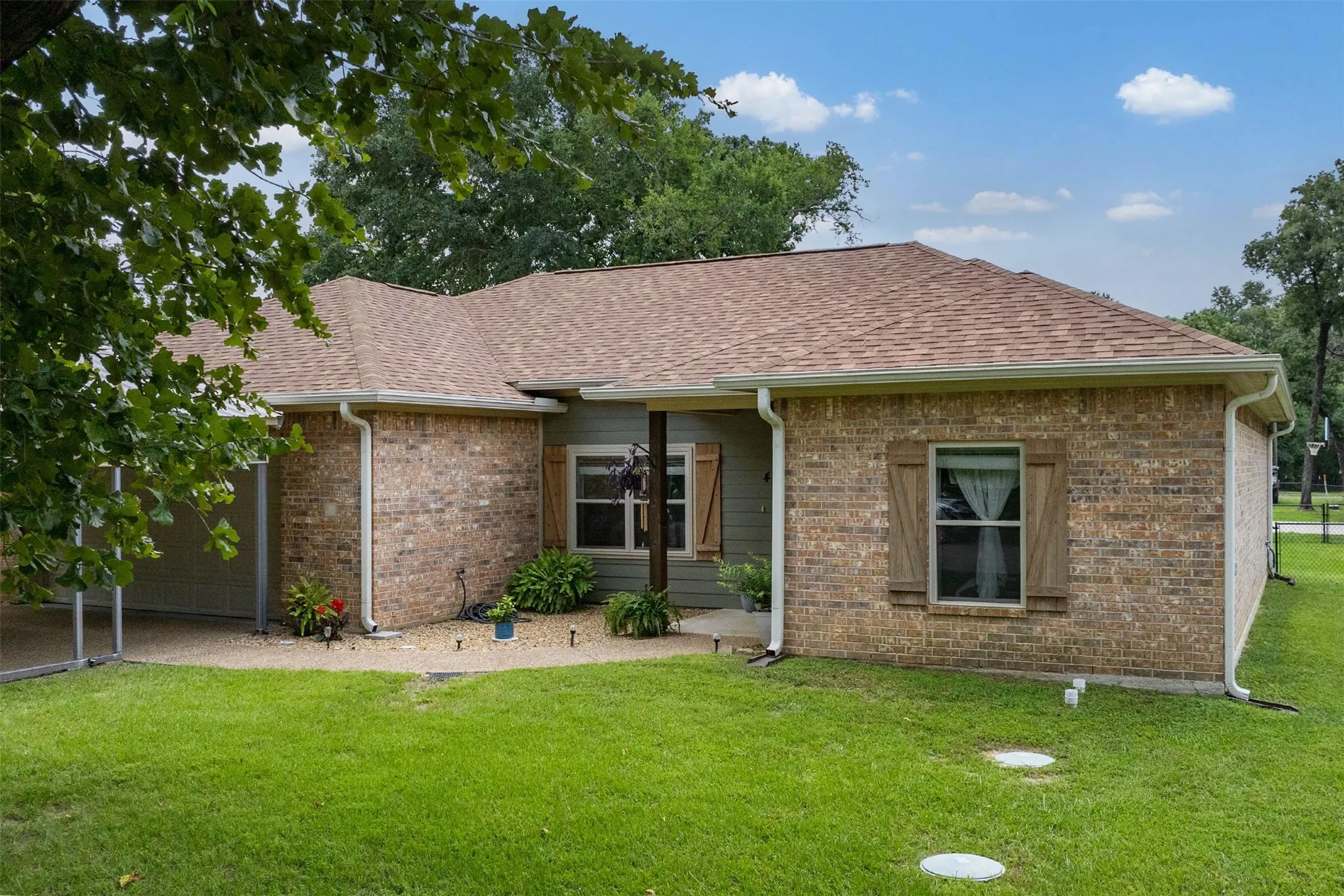 Single Family Residence For Sale in Henderson County , 49 Westview Circle, Star Harbor, Texas 75148, 3 Bedroom, 2 Bathroom, 2 Garage spaces, 1,524 Sqft, built in 2016, mls#21267717, Real Estate Agent in Star Harbor, Homes For Sale in Henderson county, Homes For Sale in Star Harbor, Realtor in Star Harbor Texas, Real Estate Brokerage Independent Realty Texas, Luminita Cordes Realtor