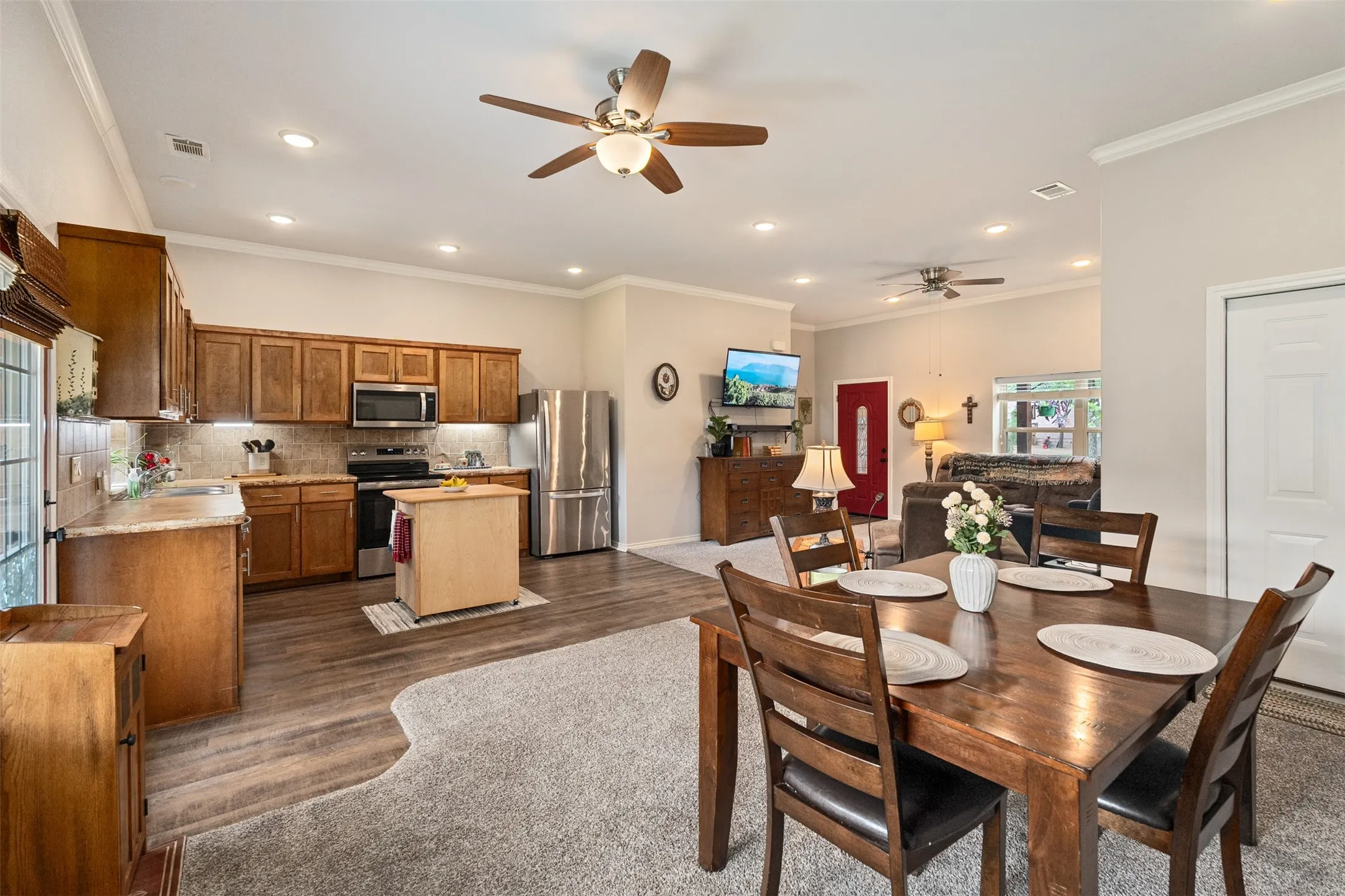 Single Family Residence For Sale in Henderson County , 49 Westview Circle, Star Harbor, Texas 75148, 3 Bedroom, 2 Bathroom, 2 Garage spaces, 1,524 Sqft, built in 2016, mls#21267717, Real Estate Agent in Star Harbor, Homes For Sale in Henderson county, Homes For Sale in Star Harbor, Realtor in Star Harbor Texas, Real Estate Brokerage Independent Realty Texas, Luminita Cordes Realtor