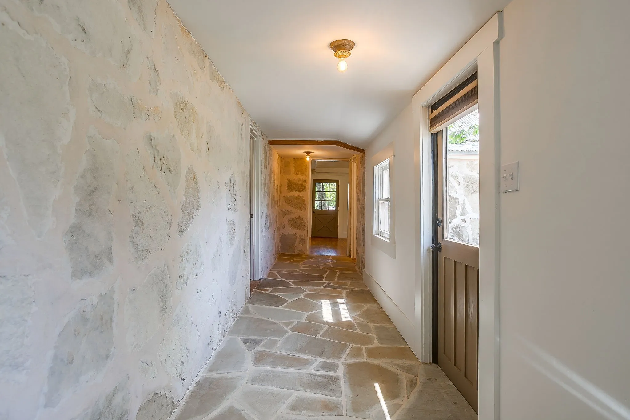 Single Family Residence For Sale in Hood County , 606 E Moore Street, Granbury, Texas 76048, 2 Bedrooms, 1 Bathroom, 1 Garage spaces, 966 Sqft, built in 1942, Price $380,000, mls#21268018, Real Estate Agent in Granbury, Homes For Sale in Hood county, Homes For Sale in Granbury, Realtor in Granbury Texas, Real Estate Brokerage Independent Realty Texas, Luminita Cordes Realtor