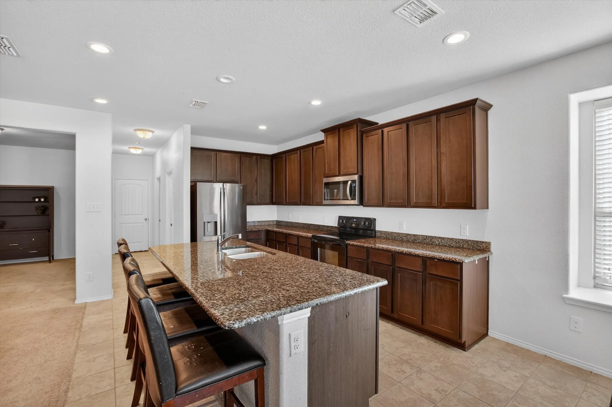 Single Family Residence For Sale in Ellis County , 107 Cantle Street, Waxahachie, Texas 75165, 3 Bedroom, 3 Bathroom, 2 Garage spaces, 2,700 Sqft, built in 2019, mls#21271617, Real Estate Agent in Waxahachie, Homes For Sale in Ellis county, Homes For Sale in Waxahachie, Realtor in Waxahachie Texas, Real Estate Brokerage Independent Realty Texas, Luminita Cordes Realtor