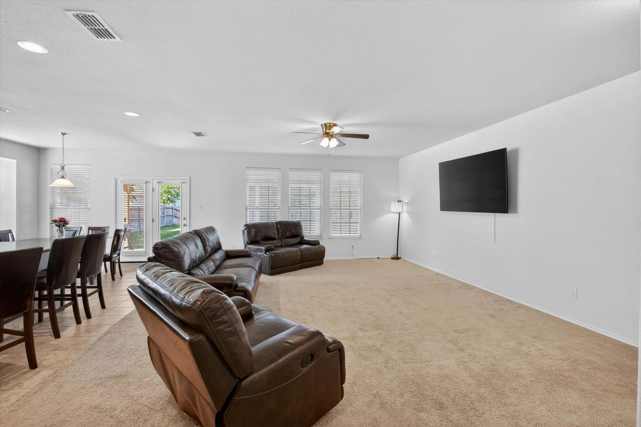 Single Family Residence For Sale in Ellis County , 107 Cantle Street, Waxahachie, Texas 75165, 3 Bedroom, 3 Bathroom, 2 Garage spaces, 2,700 Sqft, built in 2019, mls#21271617, Real Estate Agent in Waxahachie, Homes For Sale in Ellis county, Homes For Sale in Waxahachie, Realtor in Waxahachie Texas, Real Estate Brokerage Independent Realty Texas, Luminita Cordes Realtor
