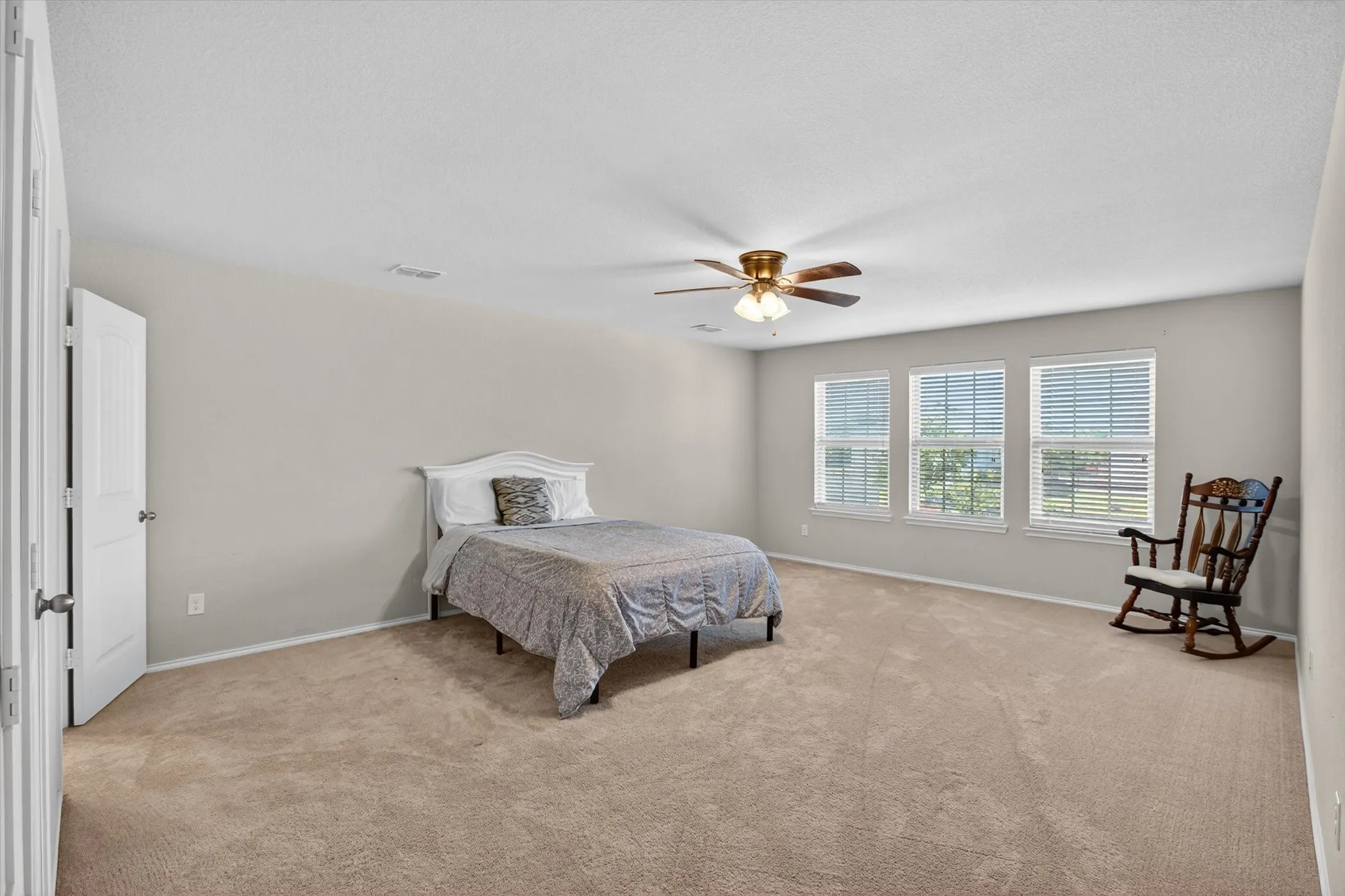 Single Family Residence For Sale in Ellis County , 107 Cantle Street, Waxahachie, Texas 75165, 3 Bedroom, 3 Bathroom, 2 Garage spaces, 2,700 Sqft, built in 2019, mls#21271617, Real Estate Agent in Waxahachie, Homes For Sale in Ellis county, Homes For Sale in Waxahachie, Realtor in Waxahachie Texas, Real Estate Brokerage Independent Realty Texas, Luminita Cordes Realtor