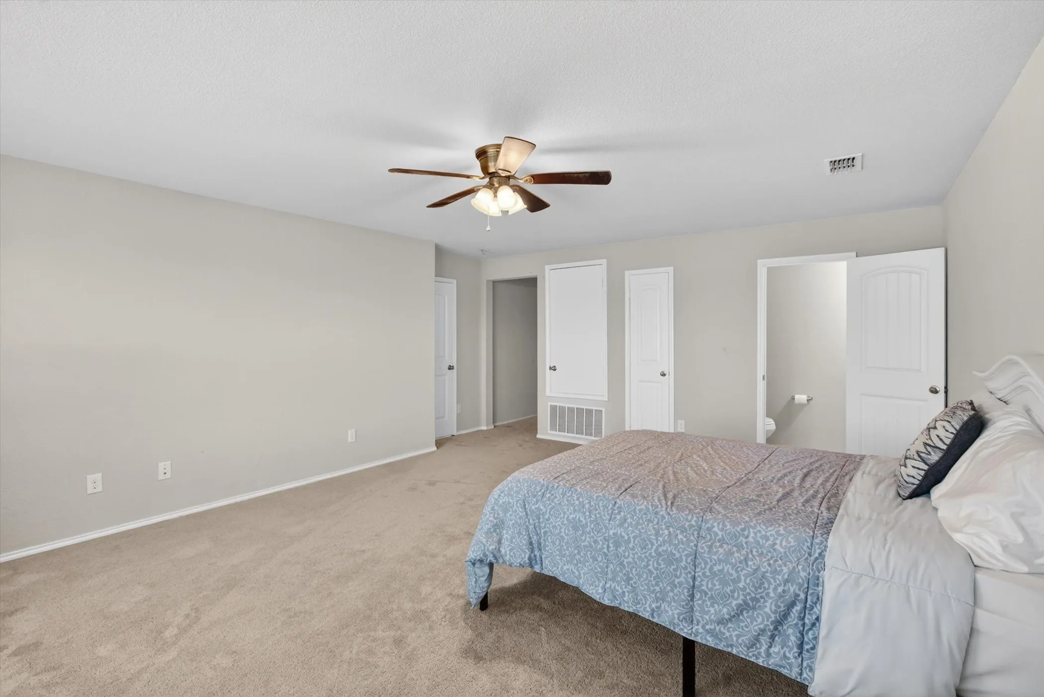 Single Family Residence For Sale in Ellis County , 107 Cantle Street, Waxahachie, Texas 75165, 3 Bedroom, 3 Bathroom, 2 Garage spaces, 2,700 Sqft, built in 2019, mls#21271617, Real Estate Agent in Waxahachie, Homes For Sale in Ellis county, Homes For Sale in Waxahachie, Realtor in Waxahachie Texas, Real Estate Brokerage Independent Realty Texas, Luminita Cordes Realtor