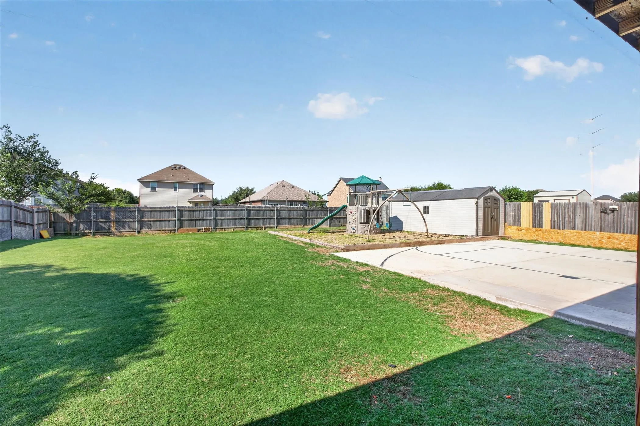 Single Family Residence For Sale in Ellis County , 107 Cantle Street, Waxahachie, Texas 75165, 3 Bedroom, 3 Bathroom, 2 Garage spaces, 2,700 Sqft, built in 2019, mls#21271617, Real Estate Agent in Waxahachie, Homes For Sale in Ellis county, Homes For Sale in Waxahachie, Realtor in Waxahachie Texas, Real Estate Brokerage Independent Realty Texas, Luminita Cordes Realtor