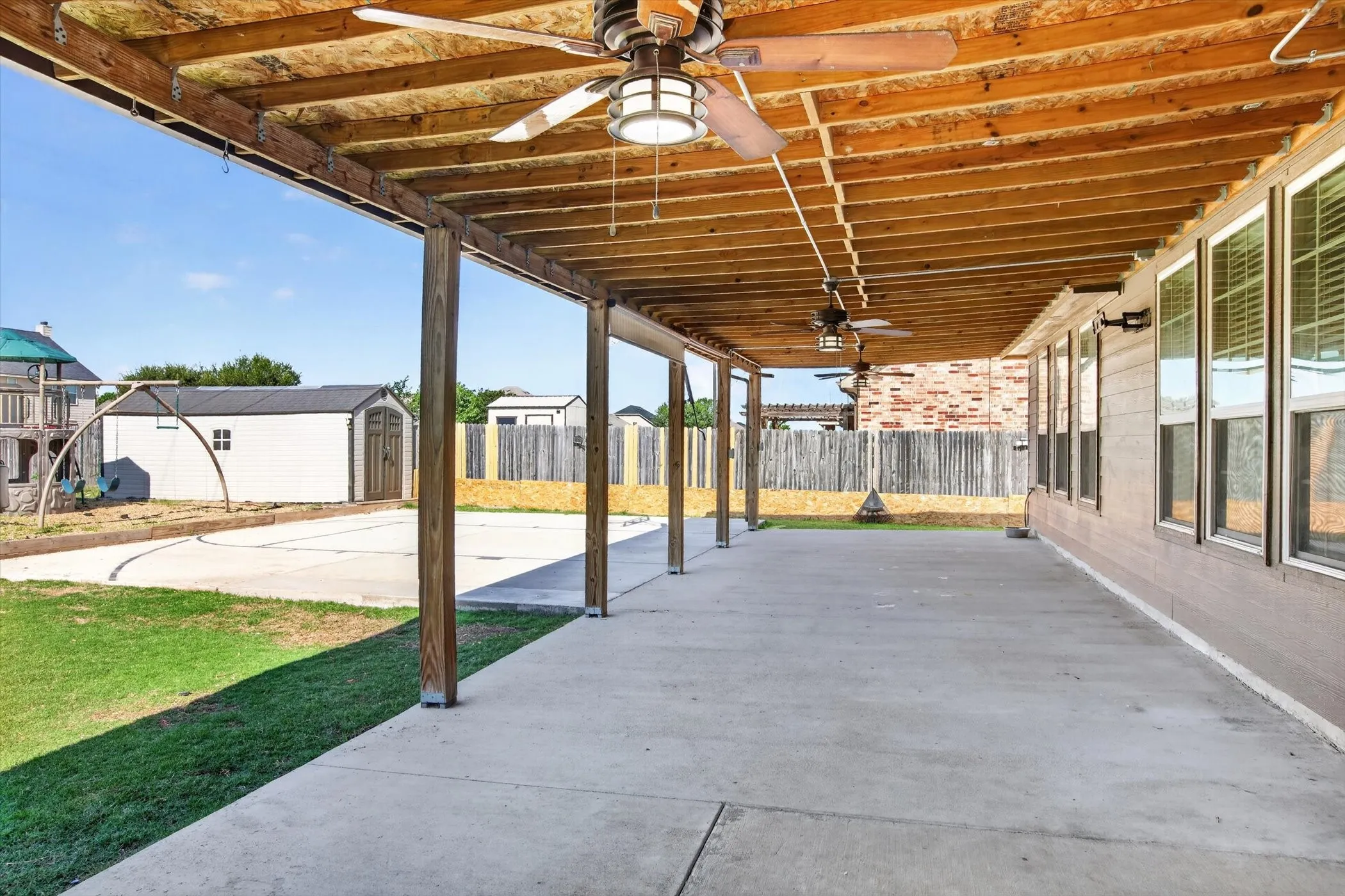 Single Family Residence For Sale in Ellis County , 107 Cantle Street, Waxahachie, Texas 75165, 3 Bedroom, 3 Bathroom, 2 Garage spaces, 2,700 Sqft, built in 2019, mls#21271617, Real Estate Agent in Waxahachie, Homes For Sale in Ellis county, Homes For Sale in Waxahachie, Realtor in Waxahachie Texas, Real Estate Brokerage Independent Realty Texas, Luminita Cordes Realtor