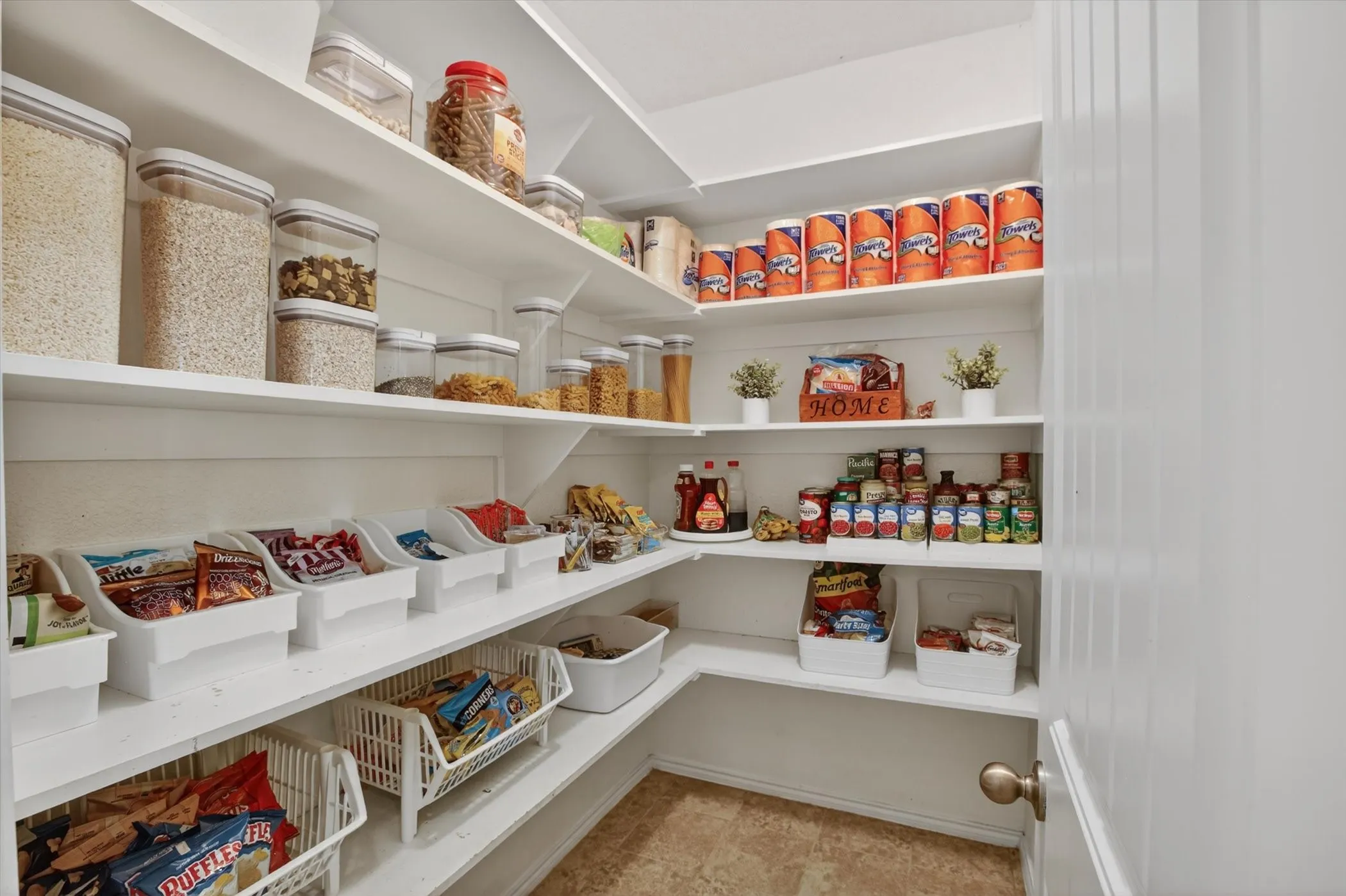 Single Family Residence For Sale in Ellis County , 107 Cantle Street, Waxahachie, Texas 75165, 3 Bedroom, 3 Bathroom, 2 Garage spaces, 2,700 Sqft, built in 2019, mls#21271617, Real Estate Agent in Waxahachie, Homes For Sale in Ellis county, Homes For Sale in Waxahachie, Realtor in Waxahachie Texas, Real Estate Brokerage Independent Realty Texas, Luminita Cordes Realtor