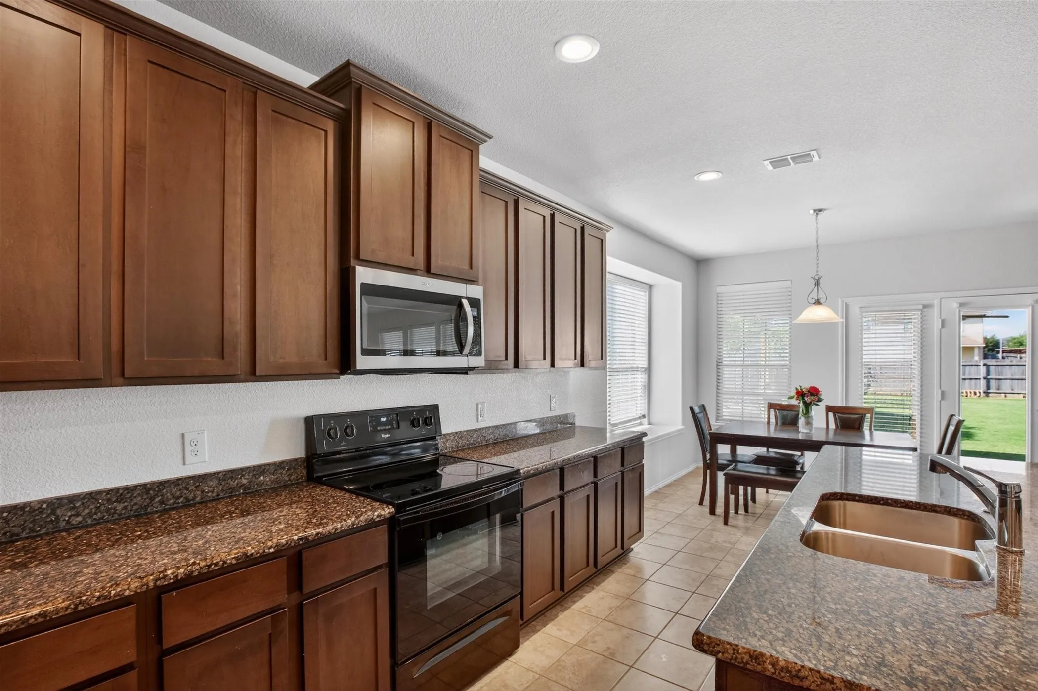 Single Family Residence For Sale in Ellis County , 107 Cantle Street, Waxahachie, Texas 75165, 3 Bedroom, 3 Bathroom, 2 Garage spaces, 2,700 Sqft, built in 2019, mls#21271617, Real Estate Agent in Waxahachie, Homes For Sale in Ellis county, Homes For Sale in Waxahachie, Realtor in Waxahachie Texas, Real Estate Brokerage Independent Realty Texas, Luminita Cordes Realtor