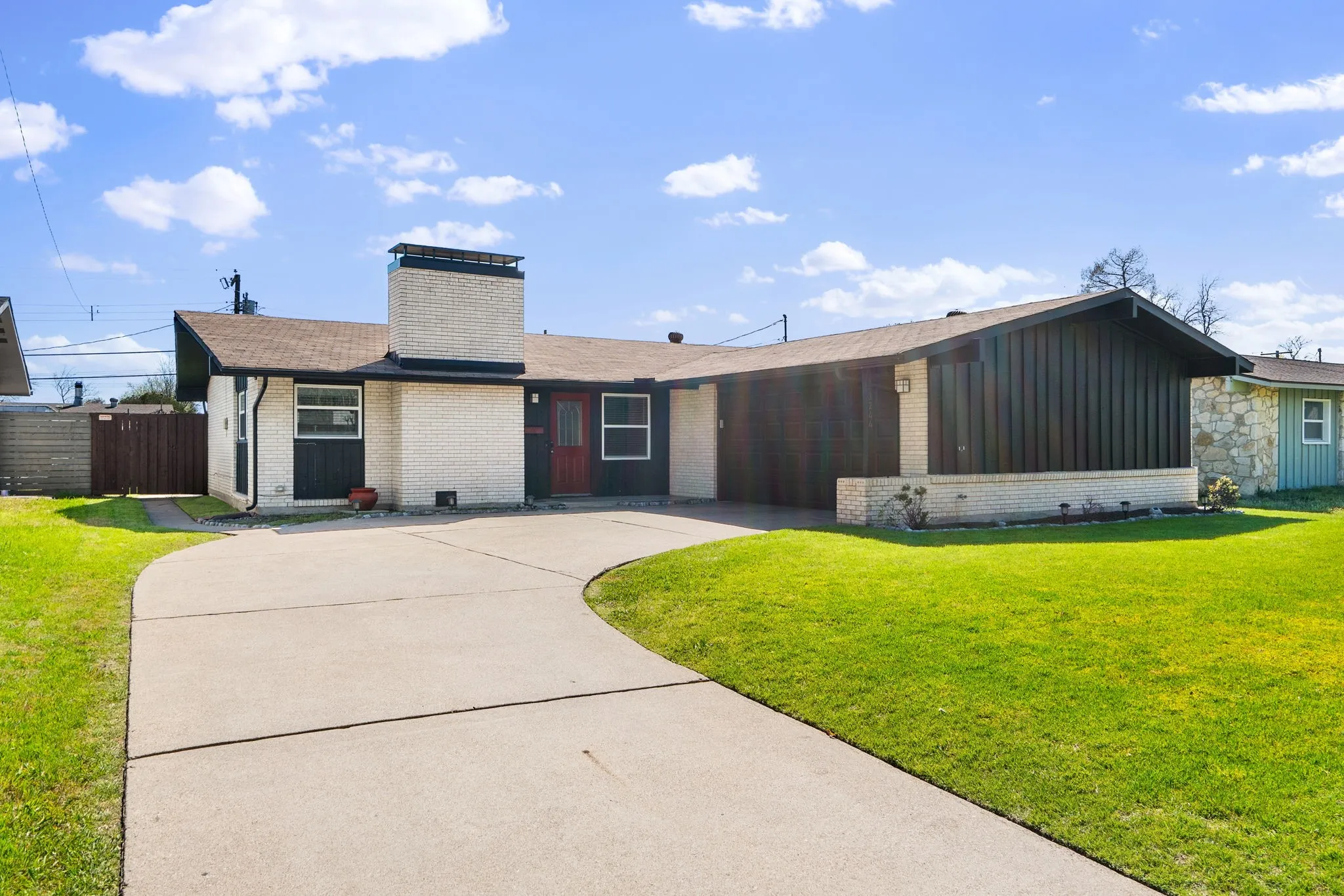 Single Family Residence For Sale in Dallas County , 3244 High Brook Drive, Dallas, Texas 75234, 3 Bedroom, 2 Bathroom, 2 Garage spaces, 1,504 Sqft, built in 1961, mls#21268927, Real Estate Agent in Dallas, Homes For Sale in Dallas county, Homes For Sale in Dallas, Realtor in Dallas Texas, Real Estate Brokerage Independent Realty Texas, Luminita Cordes Realtor
