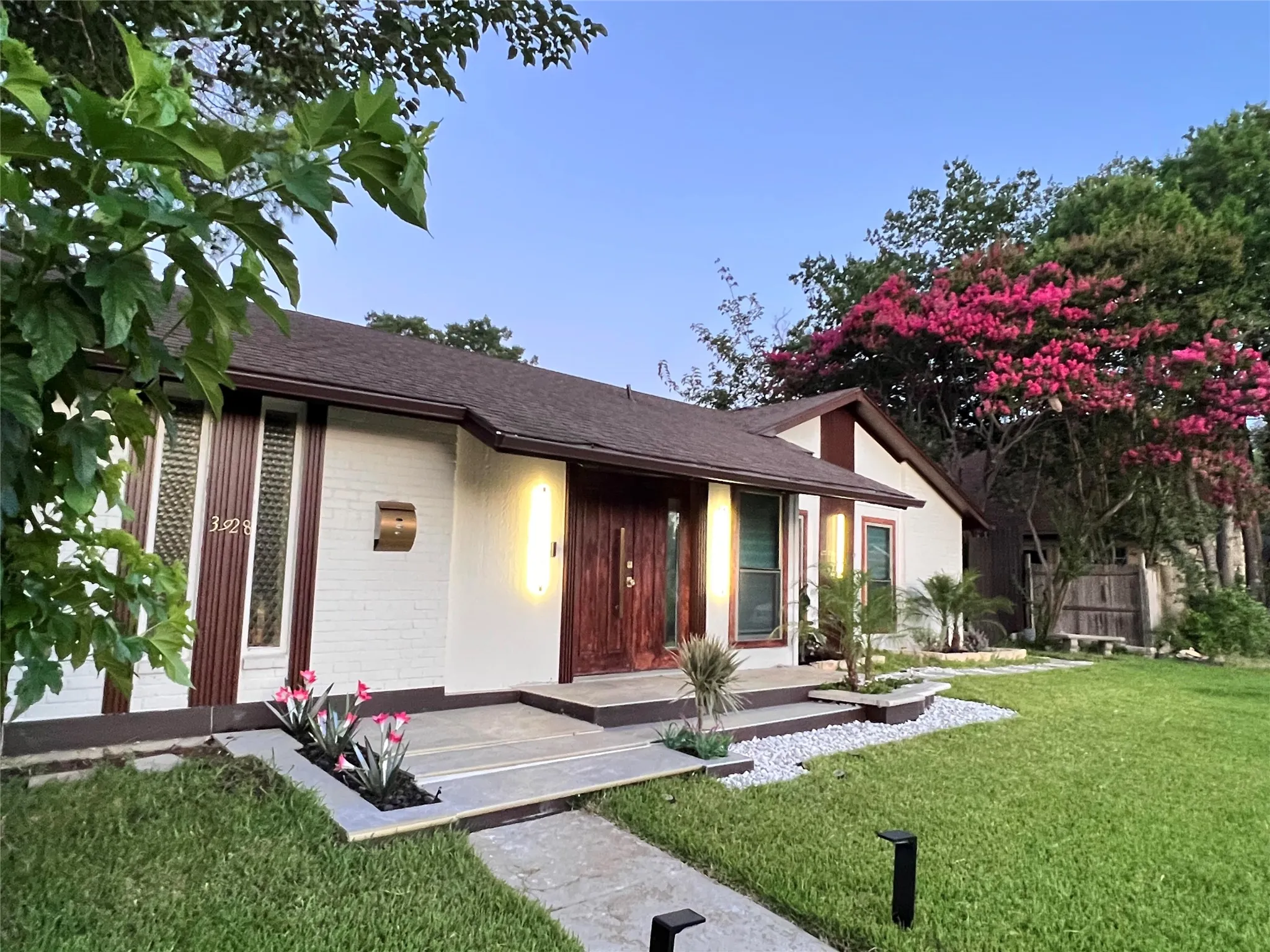 Single Family Residence For Sale in Dallas County , 3928 Tacoma Street, Irving, Texas 75062, 4 Bedroom, 2 Bathroom, 2 Garage spaces, 1,491 Sqft, built in 1966, mls#21271644, Real Estate Agent in Irving, Homes For Sale in Dallas county, Homes For Sale in Irving, Realtor in Irving Texas, Real Estate Brokerage Independent Realty Texas, Luminita Cordes Realtor