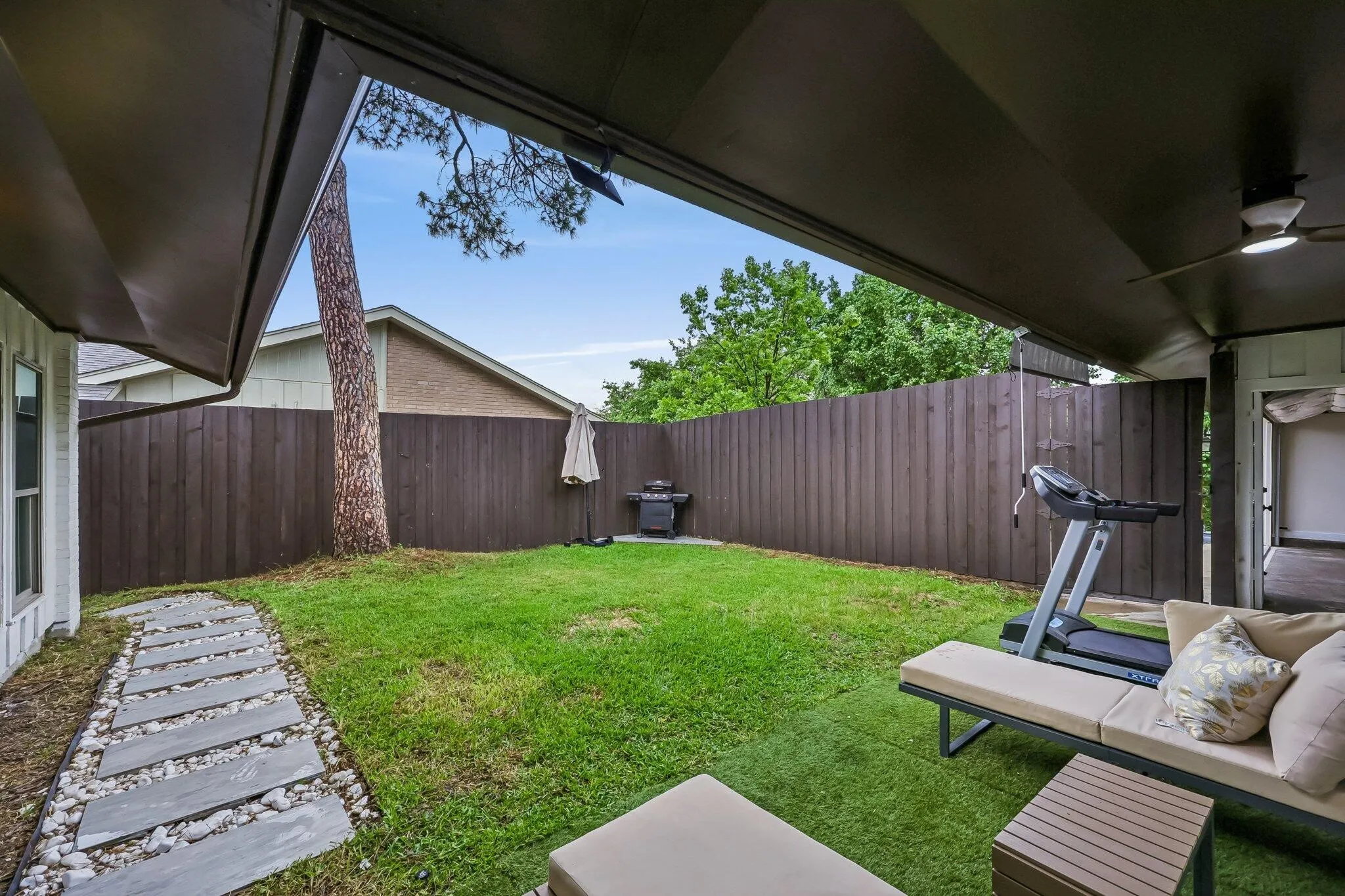 Single Family Residence For Sale in Dallas County , 3928 Tacoma Street, Irving, Texas 75062, 4 Bedroom, 2 Bathroom, 2 Garage spaces, 1,491 Sqft, built in 1966, mls#21271644, Real Estate Agent in Irving, Homes For Sale in Dallas county, Homes For Sale in Irving, Realtor in Irving Texas, Real Estate Brokerage Independent Realty Texas, Luminita Cordes Realtor