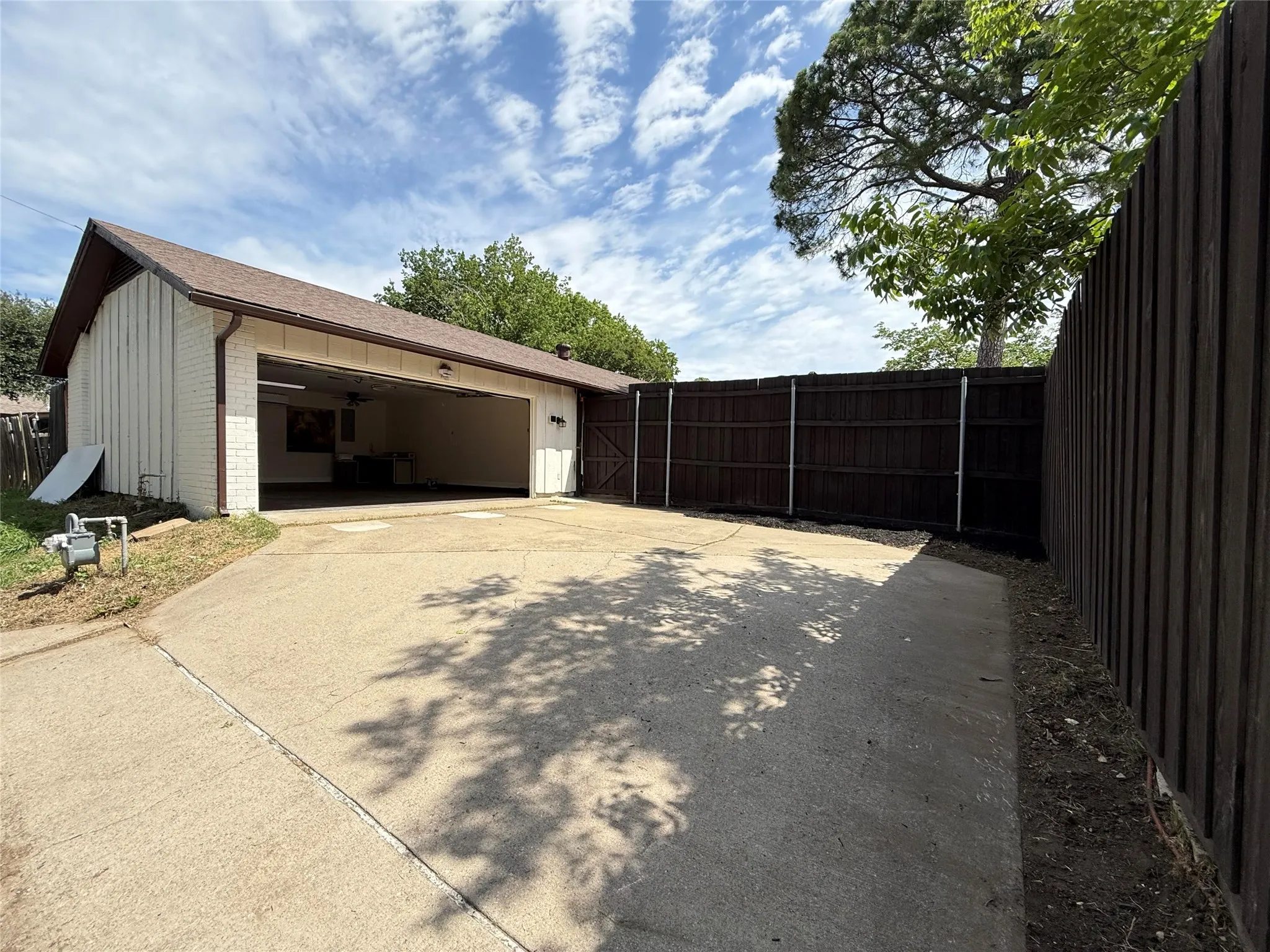 Single Family Residence For Sale in Dallas County , 3928 Tacoma Street, Irving, Texas 75062, 4 Bedroom, 2 Bathroom, 2 Garage spaces, 1,491 Sqft, built in 1966, mls#21271644, Real Estate Agent in Irving, Homes For Sale in Dallas county, Homes For Sale in Irving, Realtor in Irving Texas, Real Estate Brokerage Independent Realty Texas, Luminita Cordes Realtor