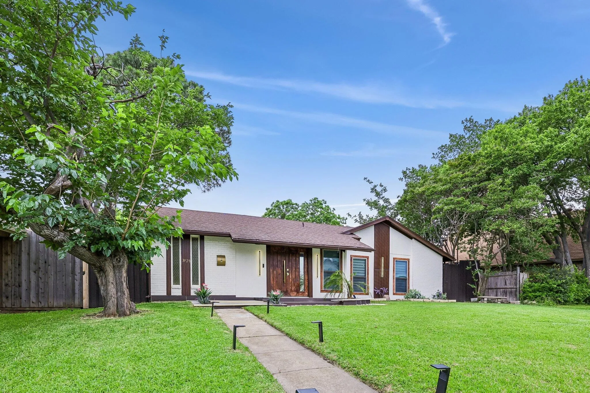 Single Family Residence For Sale in Dallas County , 3928 Tacoma Street, Irving, Texas 75062, 4 Bedroom, 2 Bathroom, 2 Garage spaces, 1,491 Sqft, built in 1966, mls#21271644, Real Estate Agent in Irving, Homes For Sale in Dallas county, Homes For Sale in Irving, Realtor in Irving Texas, Real Estate Brokerage Independent Realty Texas, Luminita Cordes Realtor