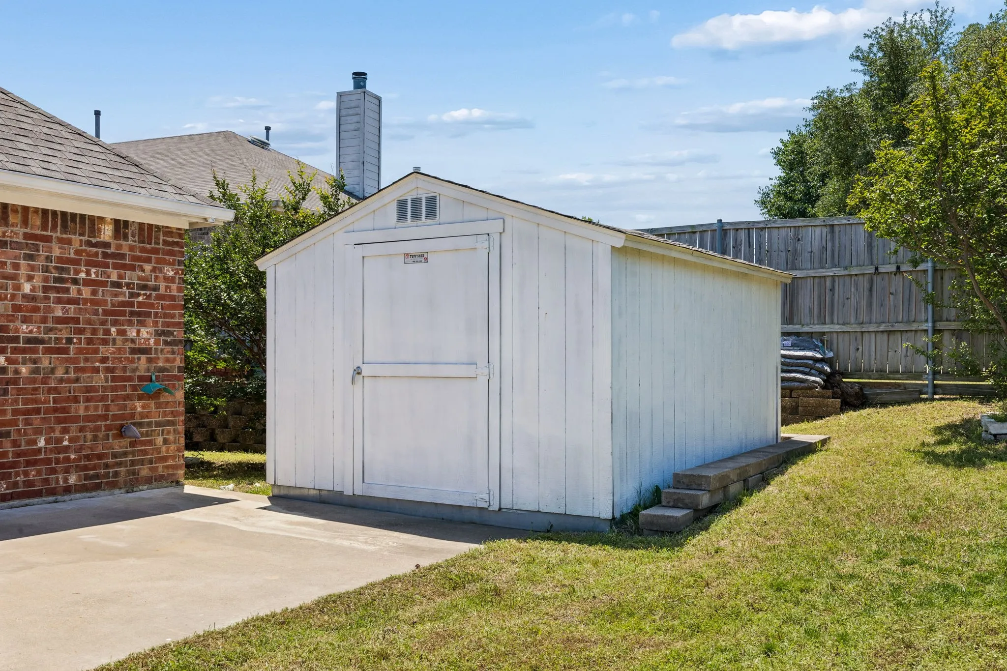 Single Family Residence For Sale in Rockwall County , 1305 Stanford Drive, Rockwall, Texas 75087, 4 Bedroom, 2 Bathroom, 2 Garage spaces, 2,501 Sqft, built in 2003, mls#21271288, Real Estate Agent in Rockwall, Homes For Sale in Rockwall county, Homes For Sale in Rockwall, Realtor in Rockwall Texas, Real Estate Brokerage Independent Realty Texas, Luminita Cordes Realtor