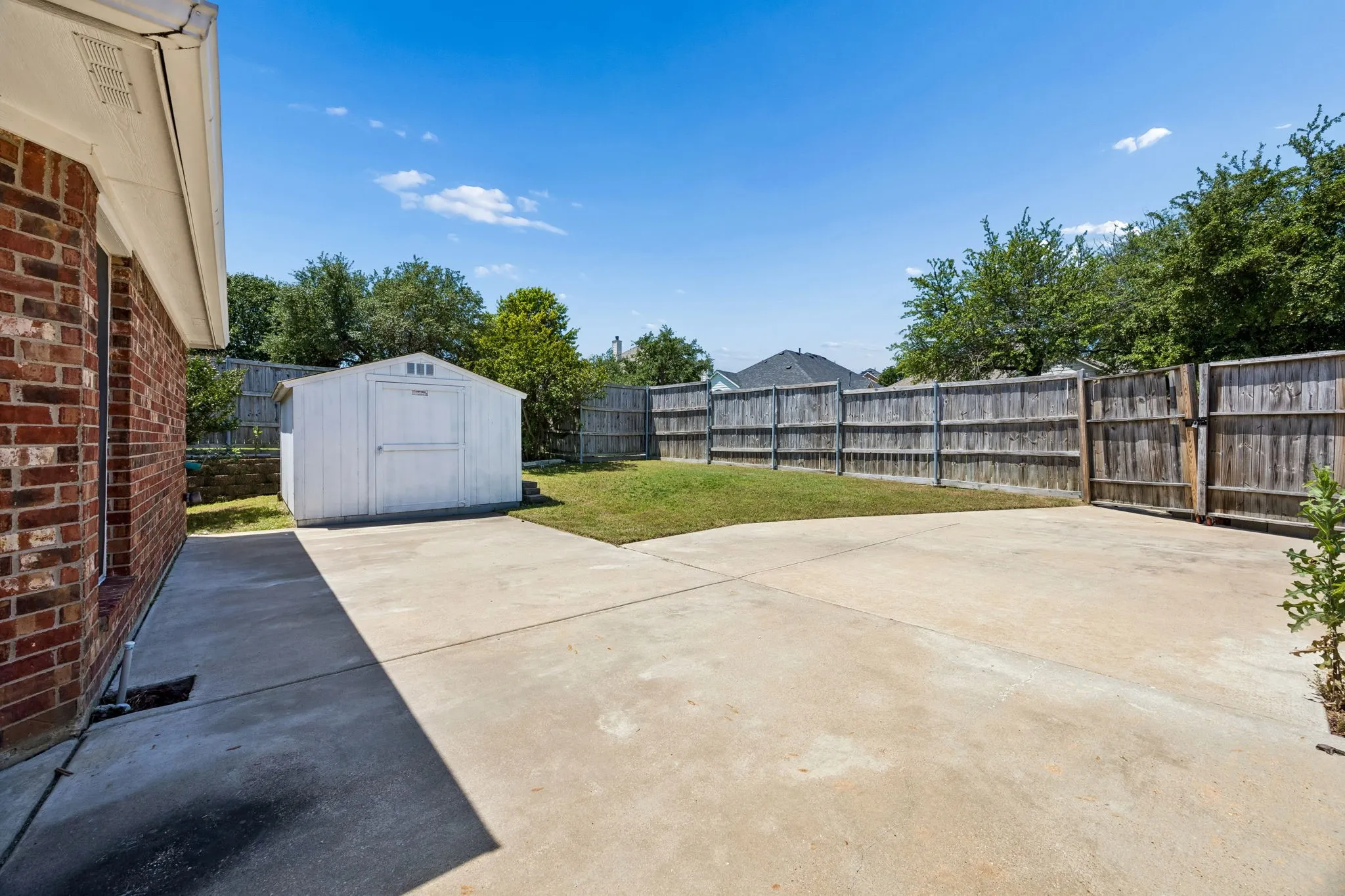 Single Family Residence For Sale in Rockwall County , 1305 Stanford Drive, Rockwall, Texas 75087, 4 Bedroom, 2 Bathroom, 2 Garage spaces, 2,501 Sqft, built in 2003, mls#21271288, Real Estate Agent in Rockwall, Homes For Sale in Rockwall county, Homes For Sale in Rockwall, Realtor in Rockwall Texas, Real Estate Brokerage Independent Realty Texas, Luminita Cordes Realtor
