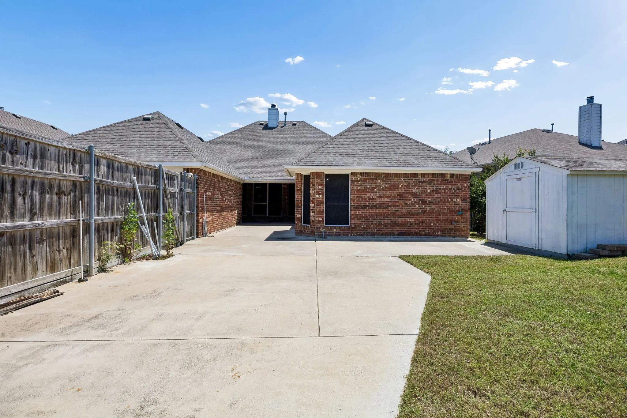 Single Family Residence For Sale in Rockwall County , 1305 Stanford Drive, Rockwall, Texas 75087, 4 Bedroom, 2 Bathroom, 2 Garage spaces, 2,501 Sqft, built in 2003, mls#21271288, Real Estate Agent in Rockwall, Homes For Sale in Rockwall county, Homes For Sale in Rockwall, Realtor in Rockwall Texas, Real Estate Brokerage Independent Realty Texas, Luminita Cordes Realtor