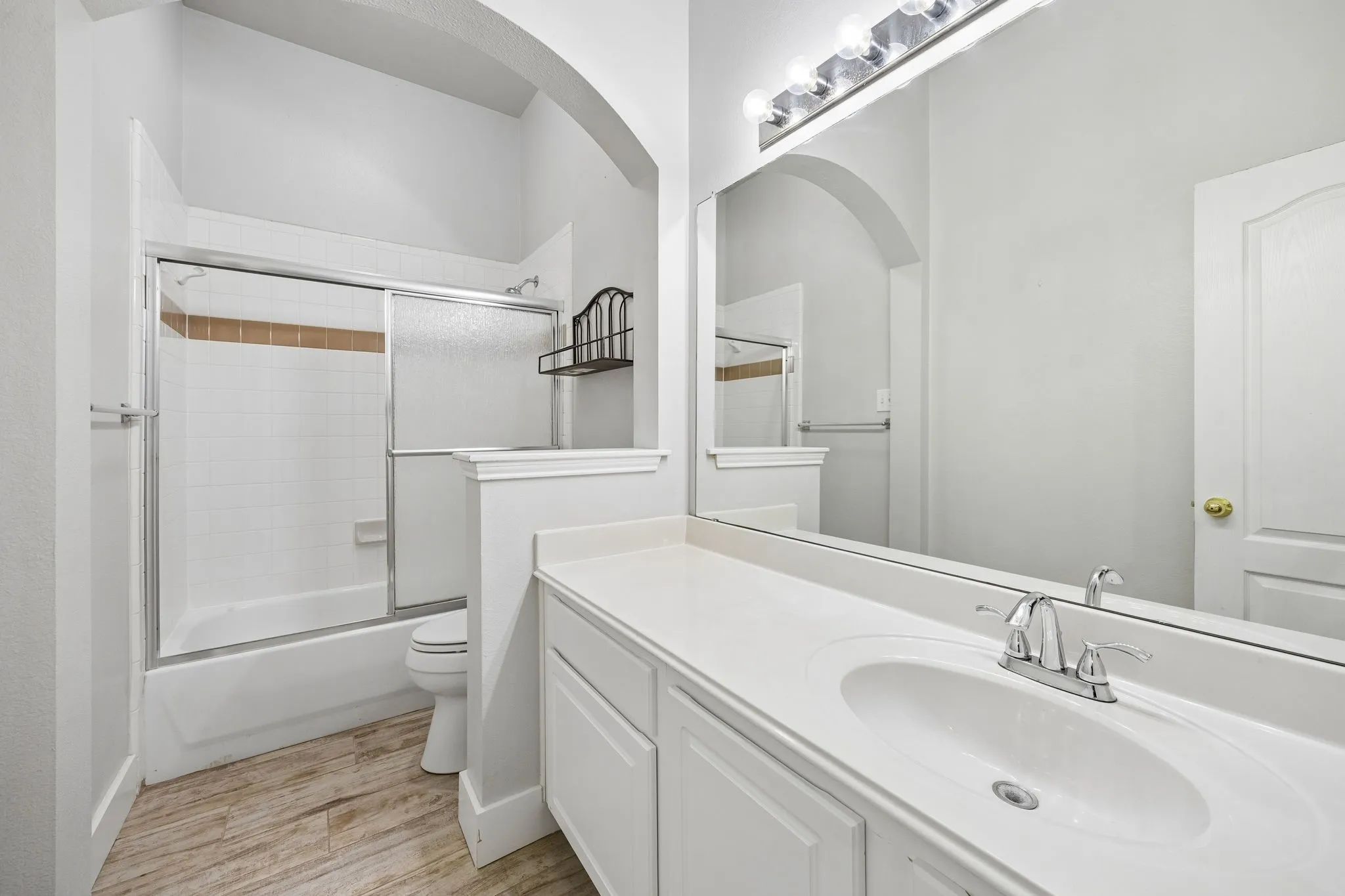 Single Family Residence For Sale in Rockwall County , 1305 Stanford Drive, Rockwall, Texas 75087, 4 Bedroom, 2 Bathroom, 2 Garage spaces, 2,501 Sqft, built in 2003, mls#21271288, Real Estate Agent in Rockwall, Homes For Sale in Rockwall county, Homes For Sale in Rockwall, Realtor in Rockwall Texas, Real Estate Brokerage Independent Realty Texas, Luminita Cordes Realtor