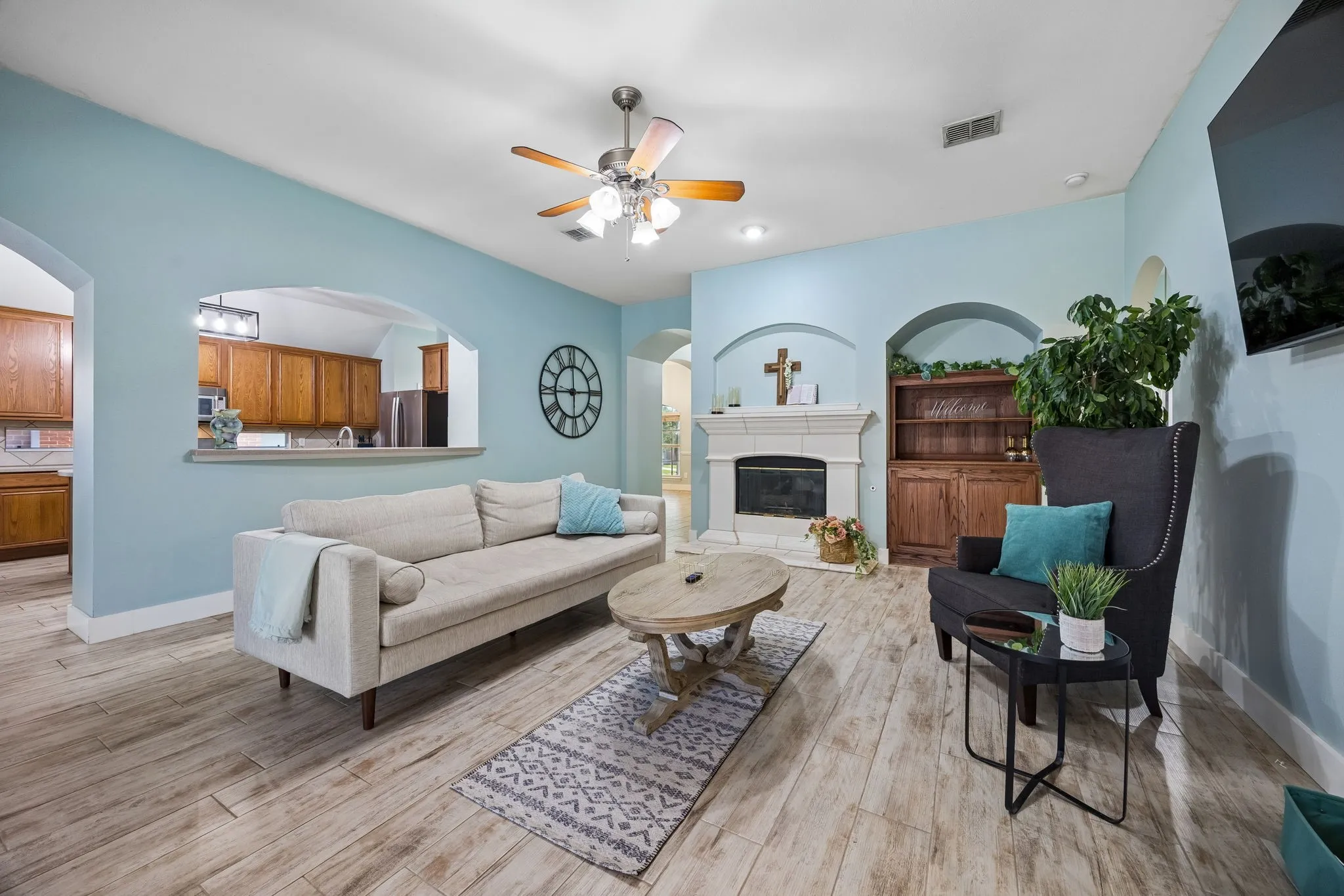 Single Family Residence For Sale in Rockwall County , 1305 Stanford Drive, Rockwall, Texas 75087, 4 Bedroom, 2 Bathroom, 2 Garage spaces, 2,501 Sqft, built in 2003, mls#21271288, Real Estate Agent in Rockwall, Homes For Sale in Rockwall county, Homes For Sale in Rockwall, Realtor in Rockwall Texas, Real Estate Brokerage Independent Realty Texas, Luminita Cordes Realtor