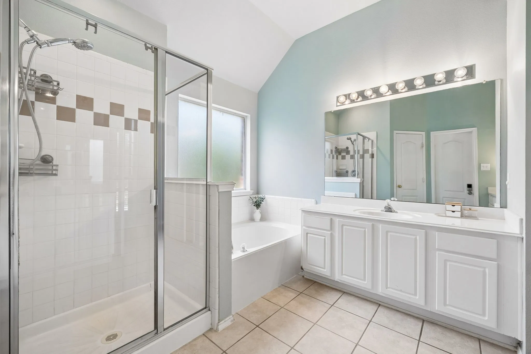 Single Family Residence For Sale in Rockwall County , 1305 Stanford Drive, Rockwall, Texas 75087, 4 Bedroom, 2 Bathroom, 2 Garage spaces, 2,501 Sqft, built in 2003, mls#21271288, Real Estate Agent in Rockwall, Homes For Sale in Rockwall county, Homes For Sale in Rockwall, Realtor in Rockwall Texas, Real Estate Brokerage Independent Realty Texas, Luminita Cordes Realtor