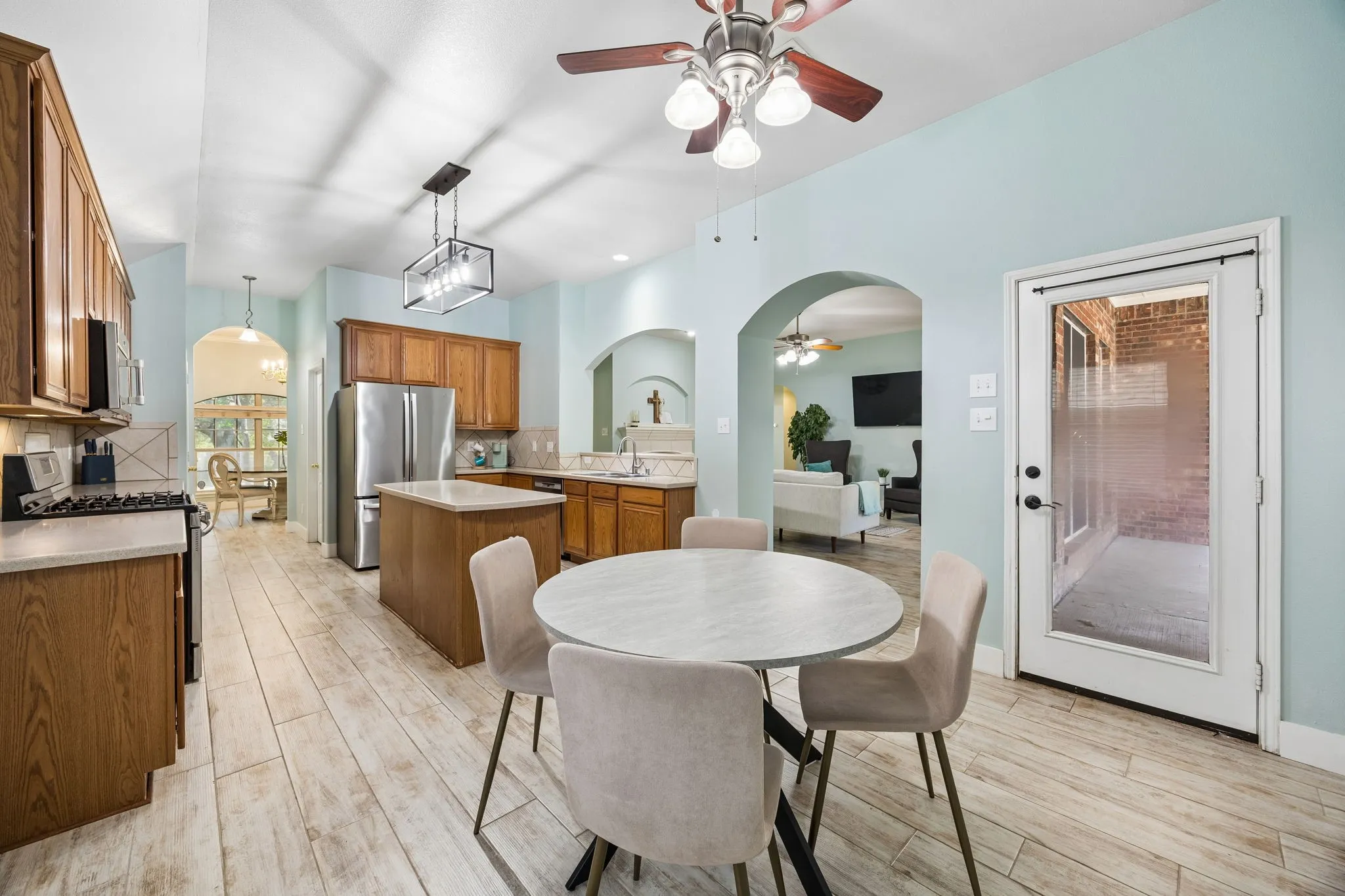 Single Family Residence For Sale in Rockwall County , 1305 Stanford Drive, Rockwall, Texas 75087, 4 Bedroom, 2 Bathroom, 2 Garage spaces, 2,501 Sqft, built in 2003, mls#21271288, Real Estate Agent in Rockwall, Homes For Sale in Rockwall county, Homes For Sale in Rockwall, Realtor in Rockwall Texas, Real Estate Brokerage Independent Realty Texas, Luminita Cordes Realtor