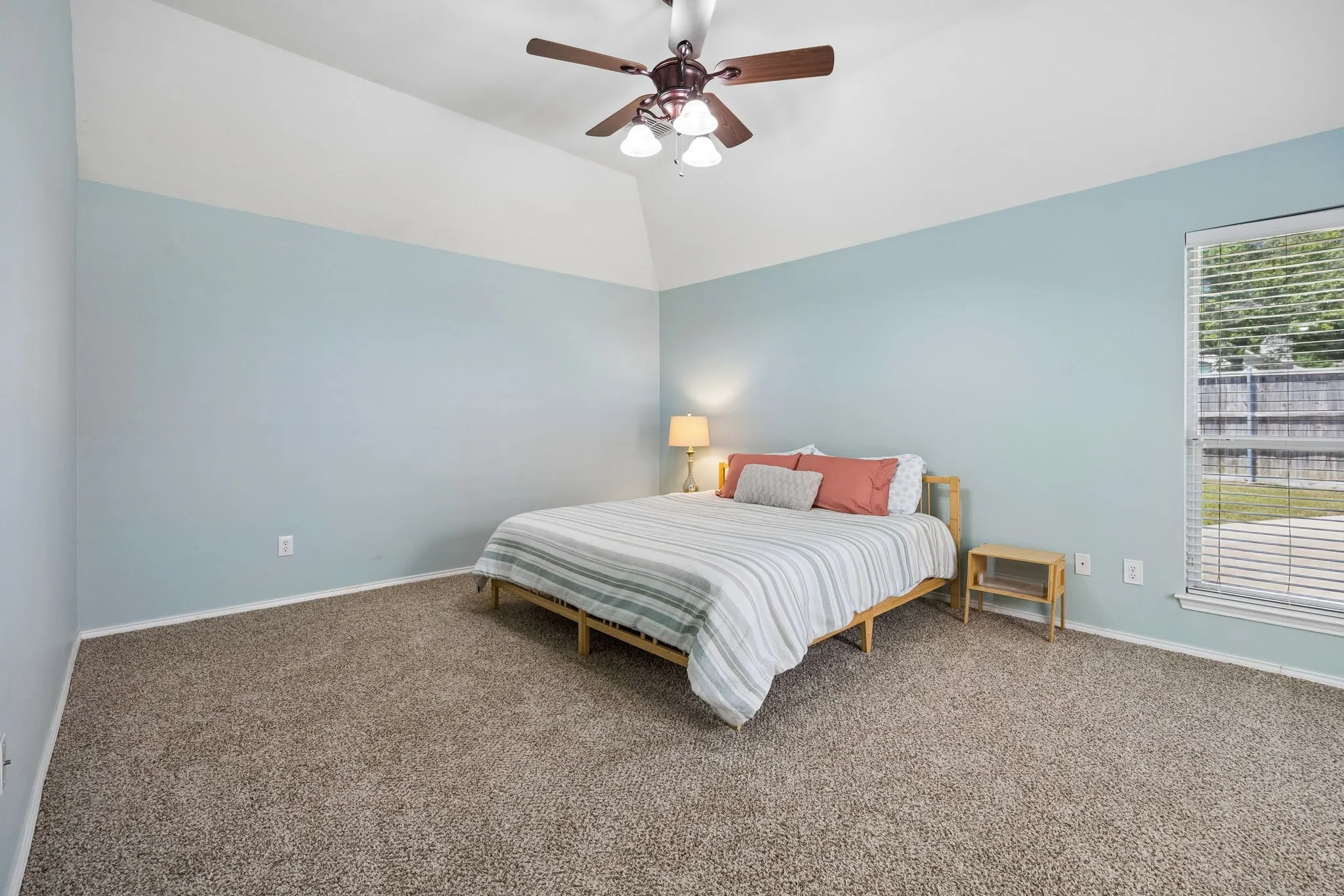 Single Family Residence For Sale in Rockwall County , 1305 Stanford Drive, Rockwall, Texas 75087, 4 Bedroom, 2 Bathroom, 2 Garage spaces, 2,501 Sqft, built in 2003, mls#21271288, Real Estate Agent in Rockwall, Homes For Sale in Rockwall county, Homes For Sale in Rockwall, Realtor in Rockwall Texas, Real Estate Brokerage Independent Realty Texas, Luminita Cordes Realtor