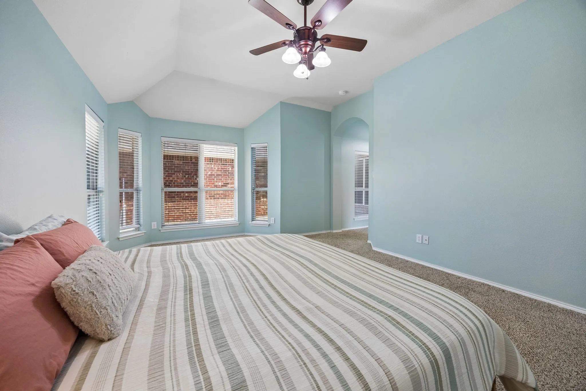 Single Family Residence For Sale in Rockwall County , 1305 Stanford Drive, Rockwall, Texas 75087, 4 Bedroom, 2 Bathroom, 2 Garage spaces, 2,501 Sqft, built in 2003, mls#21271288, Real Estate Agent in Rockwall, Homes For Sale in Rockwall county, Homes For Sale in Rockwall, Realtor in Rockwall Texas, Real Estate Brokerage Independent Realty Texas, Luminita Cordes Realtor