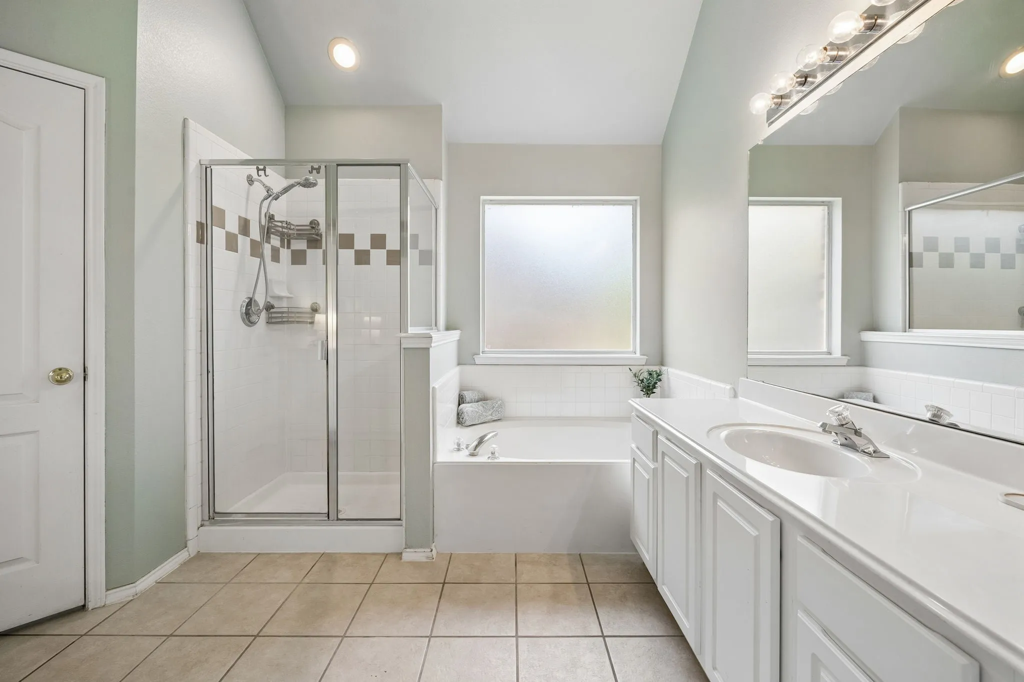 Single Family Residence For Sale in Rockwall County , 1305 Stanford Drive, Rockwall, Texas 75087, 4 Bedroom, 2 Bathroom, 2 Garage spaces, 2,501 Sqft, built in 2003, mls#21271288, Real Estate Agent in Rockwall, Homes For Sale in Rockwall county, Homes For Sale in Rockwall, Realtor in Rockwall Texas, Real Estate Brokerage Independent Realty Texas, Luminita Cordes Realtor