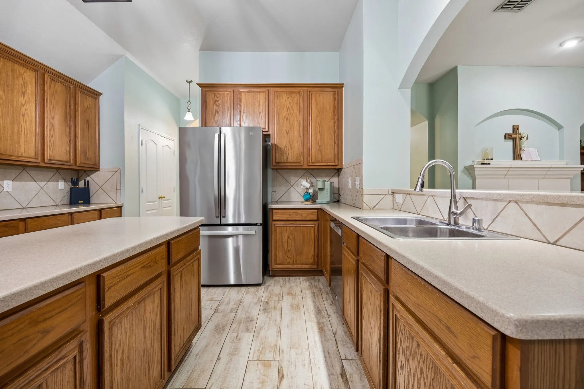 Single Family Residence For Sale in Rockwall County , 1305 Stanford Drive, Rockwall, Texas 75087, 4 Bedroom, 2 Bathroom, 2 Garage spaces, 2,501 Sqft, built in 2003, mls#21271288, Real Estate Agent in Rockwall, Homes For Sale in Rockwall county, Homes For Sale in Rockwall, Realtor in Rockwall Texas, Real Estate Brokerage Independent Realty Texas, Luminita Cordes Realtor