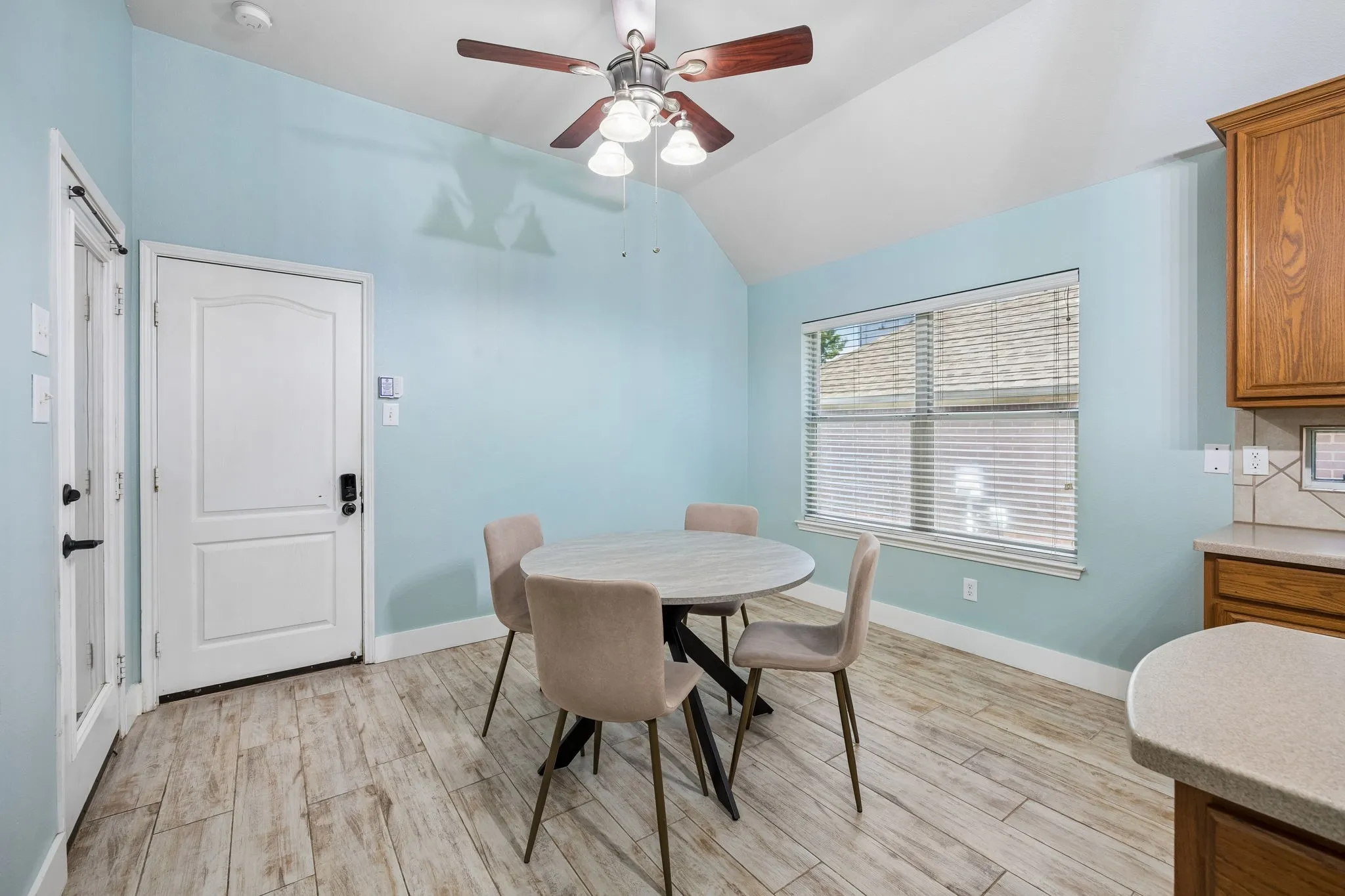 Single Family Residence For Sale in Rockwall County , 1305 Stanford Drive, Rockwall, Texas 75087, 4 Bedroom, 2 Bathroom, 2 Garage spaces, 2,501 Sqft, built in 2003, mls#21271288, Real Estate Agent in Rockwall, Homes For Sale in Rockwall county, Homes For Sale in Rockwall, Realtor in Rockwall Texas, Real Estate Brokerage Independent Realty Texas, Luminita Cordes Realtor