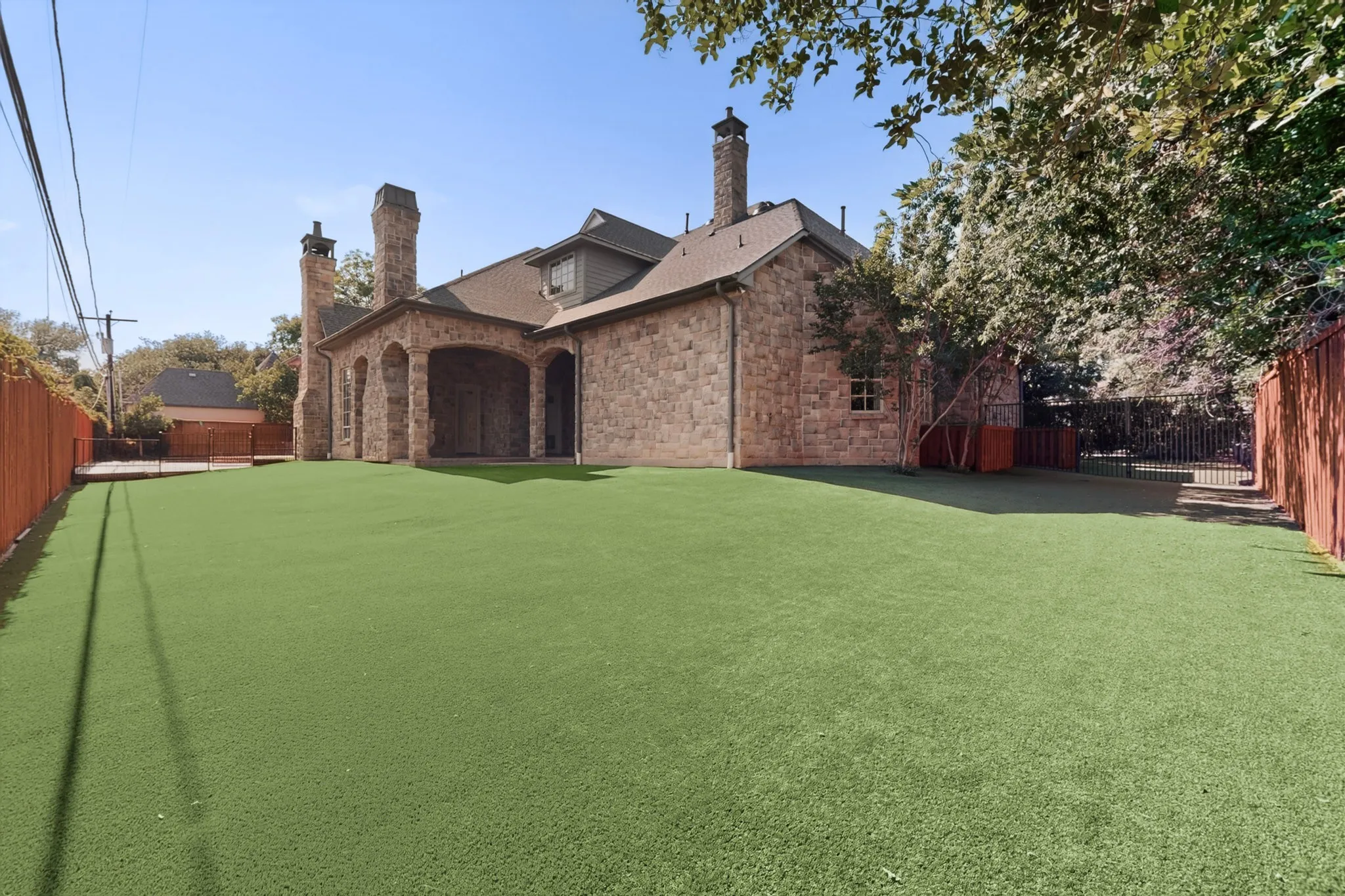 Single Family Residence For Sale in Dallas County , 4424 Glenleigh Drive, Dallas, Texas 75220, 5 Bedroom, 7 Bathroom, 3 Garage spaces, 6,578 Sqft, built in 2005, mls#21260964, Real Estate Agent in Dallas, Homes For Sale in Dallas county, Homes For Sale in Dallas, Realtor in Dallas Texas, Real Estate Brokerage Independent Realty Texas, Luminita Cordes Realtor