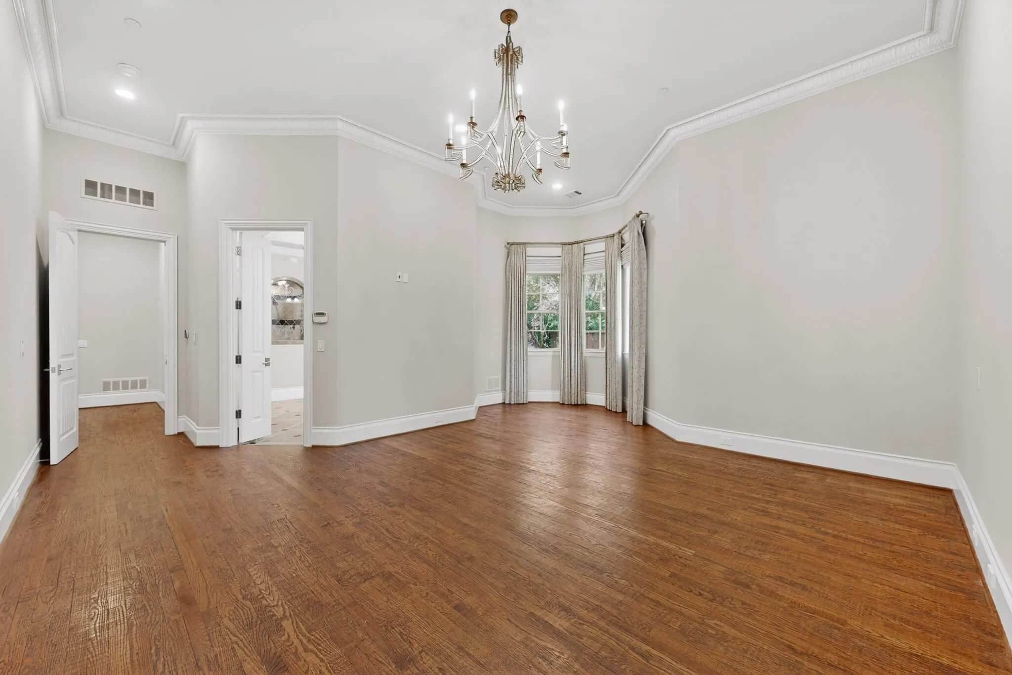 Single Family Residence For Sale in Dallas County , 4424 Glenleigh Drive, Dallas, Texas 75220, 5 Bedroom, 7 Bathroom, 3 Garage spaces, 6,578 Sqft, built in 2005, mls#21260964, Real Estate Agent in Dallas, Homes For Sale in Dallas county, Homes For Sale in Dallas, Realtor in Dallas Texas, Real Estate Brokerage Independent Realty Texas, Luminita Cordes Realtor