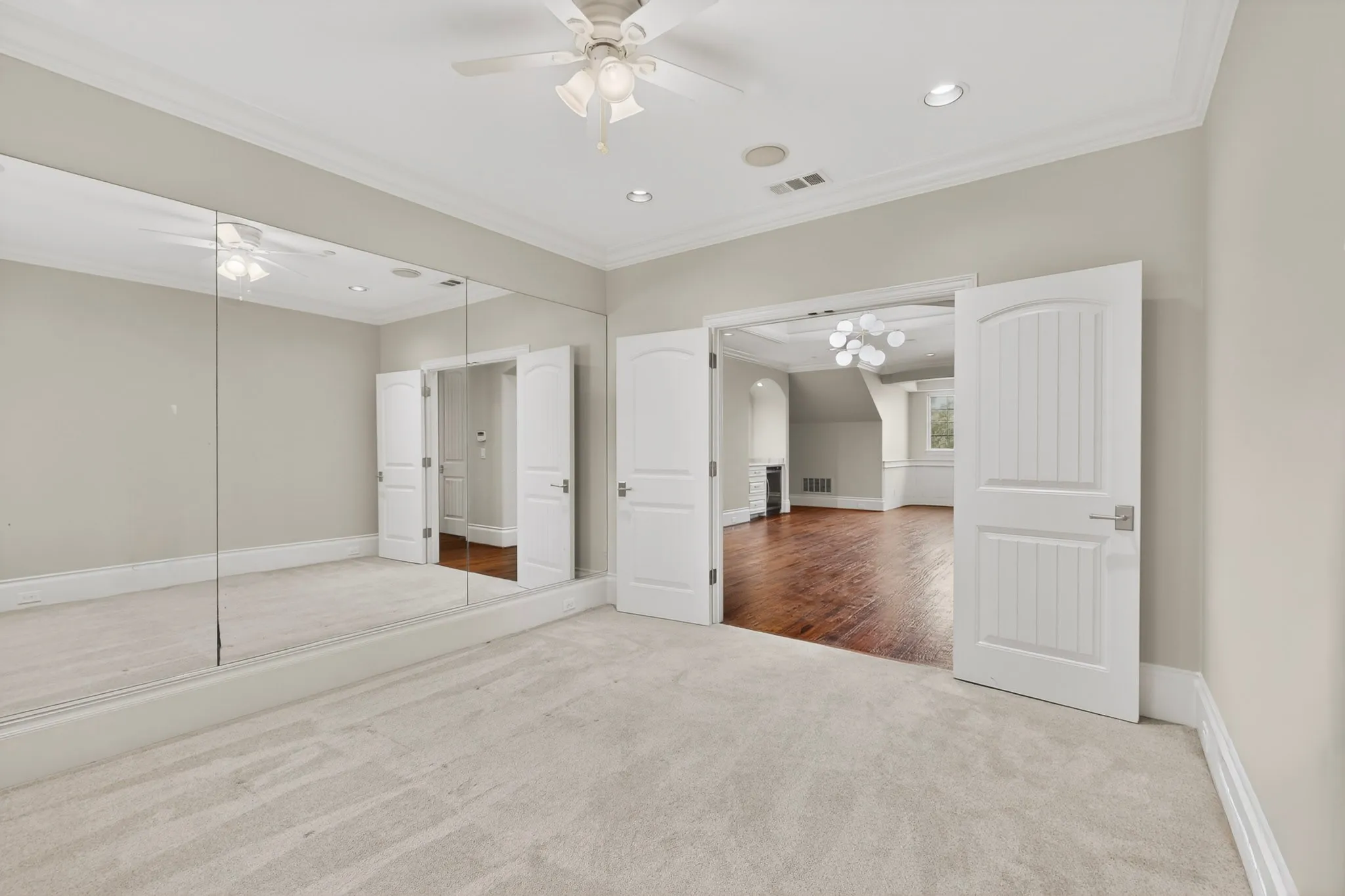 Single Family Residence For Sale in Dallas County , 4424 Glenleigh Drive, Dallas, Texas 75220, 5 Bedroom, 7 Bathroom, 3 Garage spaces, 6,578 Sqft, built in 2005, mls#21260964, Real Estate Agent in Dallas, Homes For Sale in Dallas county, Homes For Sale in Dallas, Realtor in Dallas Texas, Real Estate Brokerage Independent Realty Texas, Luminita Cordes Realtor