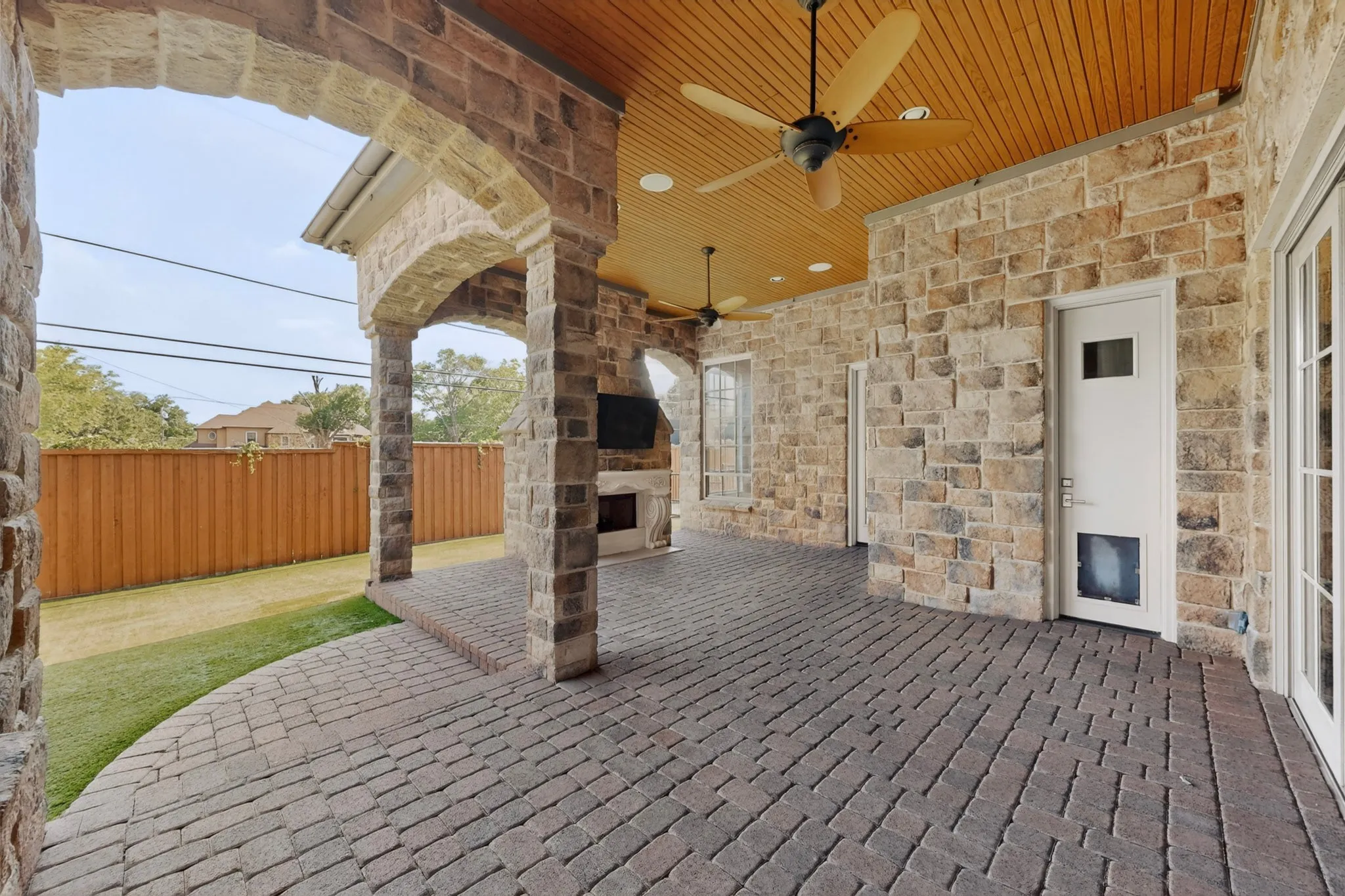 Single Family Residence For Sale in Dallas County , 4424 Glenleigh Drive, Dallas, Texas 75220, 5 Bedroom, 7 Bathroom, 3 Garage spaces, 6,578 Sqft, built in 2005, mls#21260964, Real Estate Agent in Dallas, Homes For Sale in Dallas county, Homes For Sale in Dallas, Realtor in Dallas Texas, Real Estate Brokerage Independent Realty Texas, Luminita Cordes Realtor