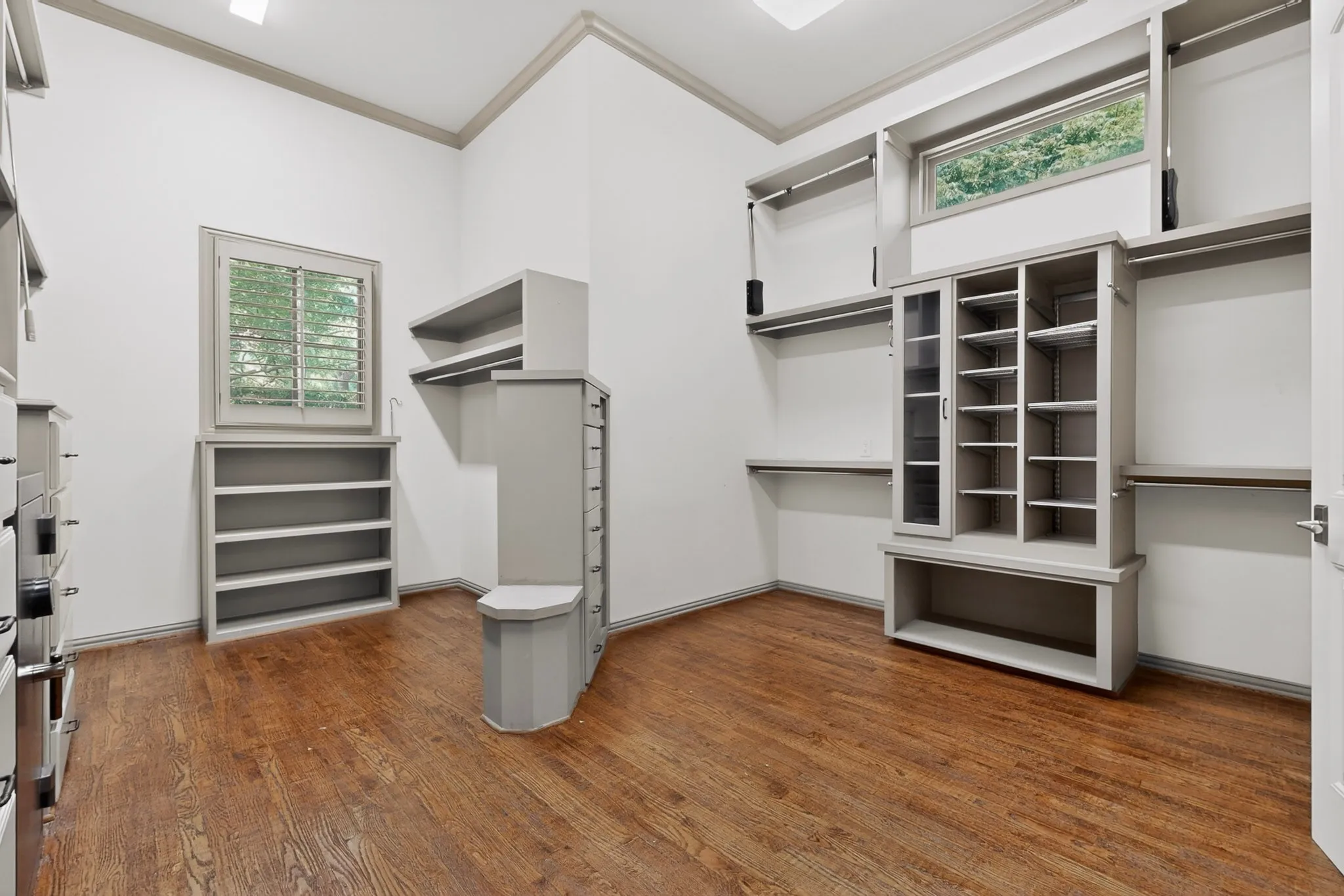 Single Family Residence For Sale in Dallas County , 4424 Glenleigh Drive, Dallas, Texas 75220, 5 Bedroom, 7 Bathroom, 3 Garage spaces, 6,578 Sqft, built in 2005, mls#21260964, Real Estate Agent in Dallas, Homes For Sale in Dallas county, Homes For Sale in Dallas, Realtor in Dallas Texas, Real Estate Brokerage Independent Realty Texas, Luminita Cordes Realtor